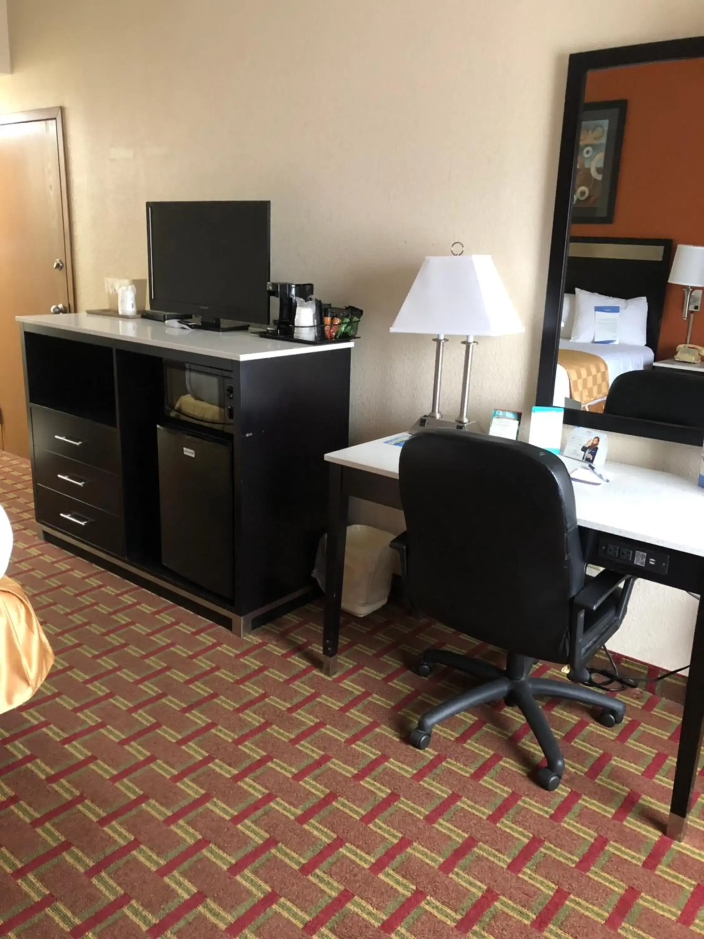 Double Room with Two Double Beds - Smoking in Baymont by Wyndham Cincinnati Sharonville Double Room with Two Double Beds - Smoking in Baymont by Wyndham Cincinnati Sharonville