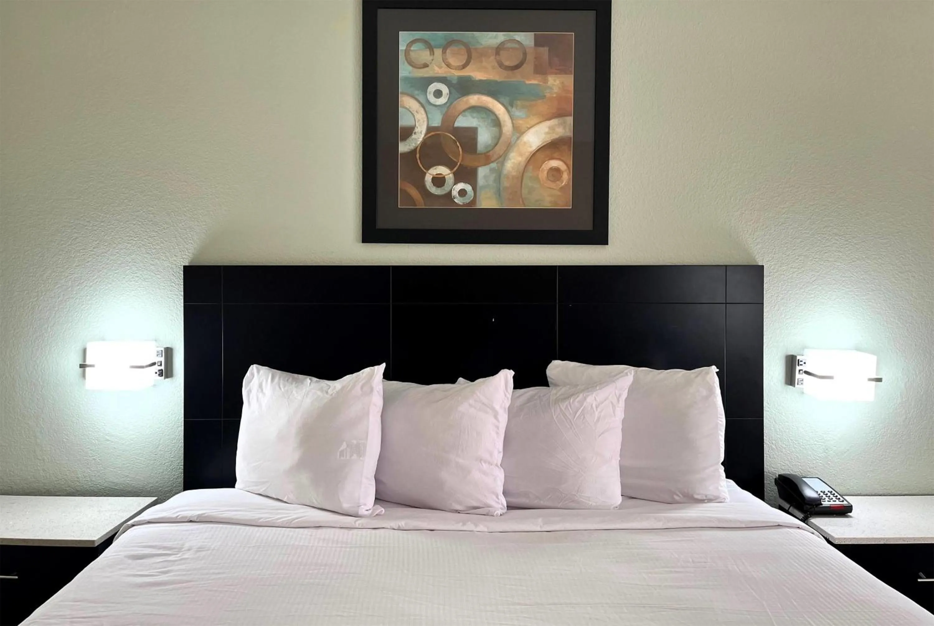 Photo of the whole room, Bed in Baymont by Wyndham Cincinnati Sharonville