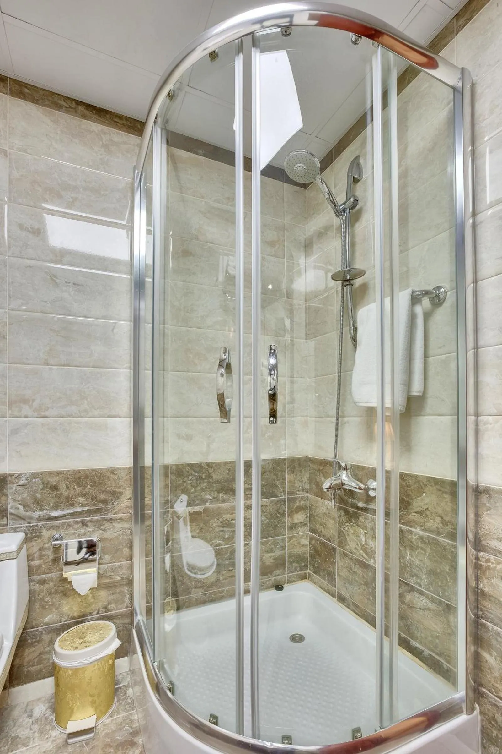 Shower in Royal Hotel