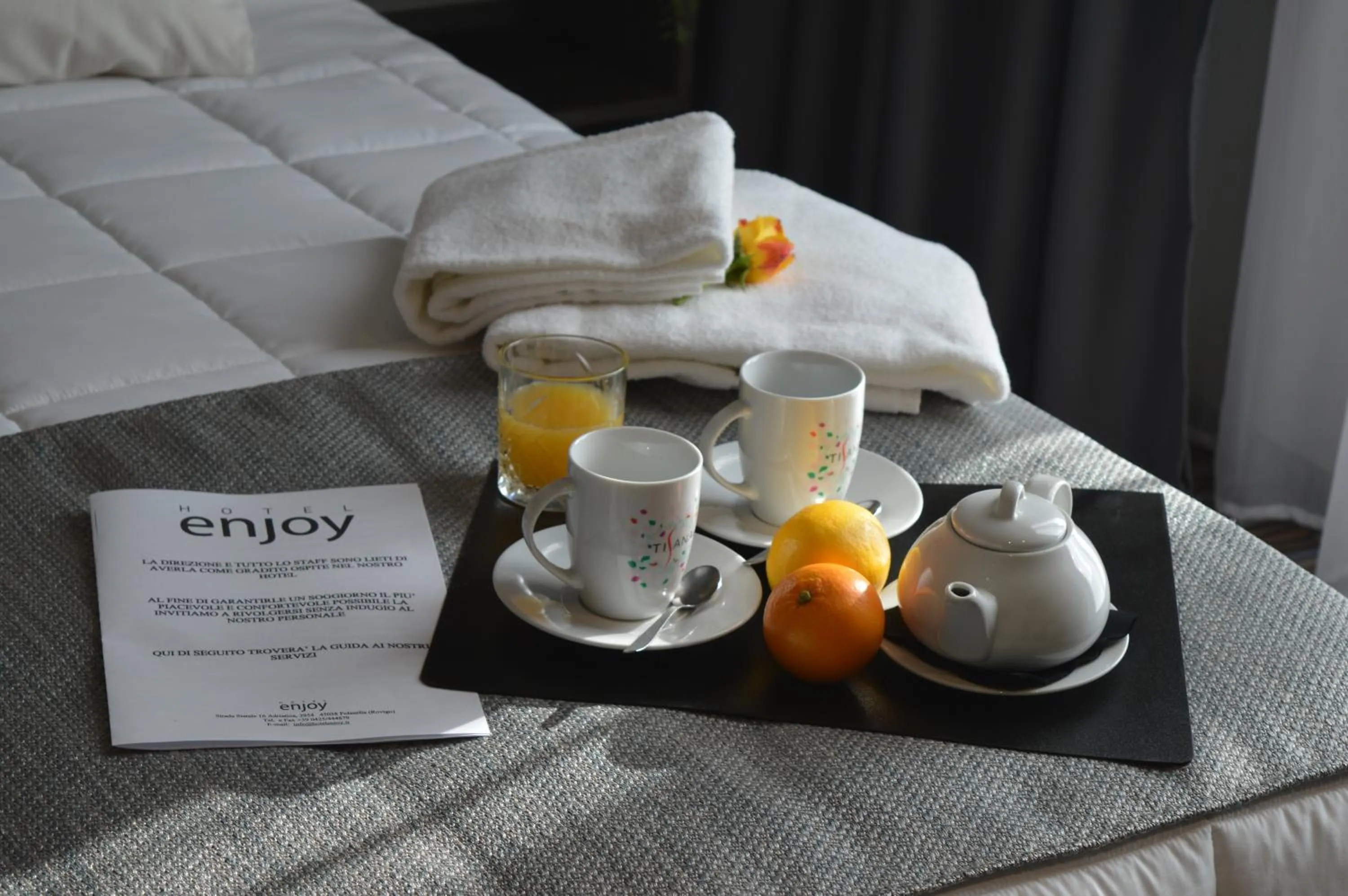 Coffee/tea facilities, Bed in Hotel Enjoy