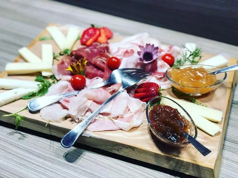 Restaurant/places to eat in Hotel Enjoy