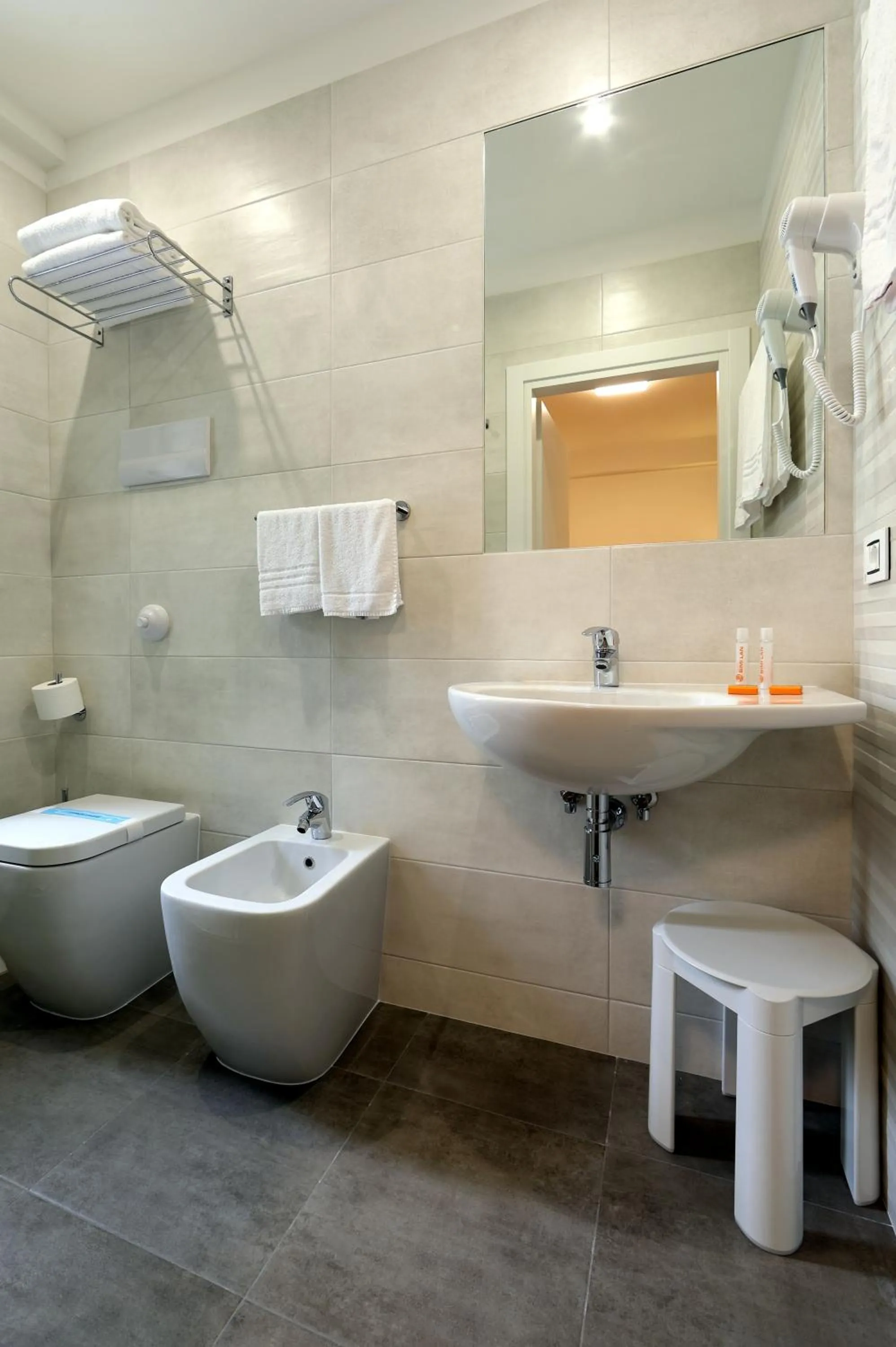 Bathroom in Hotel Simi Lan