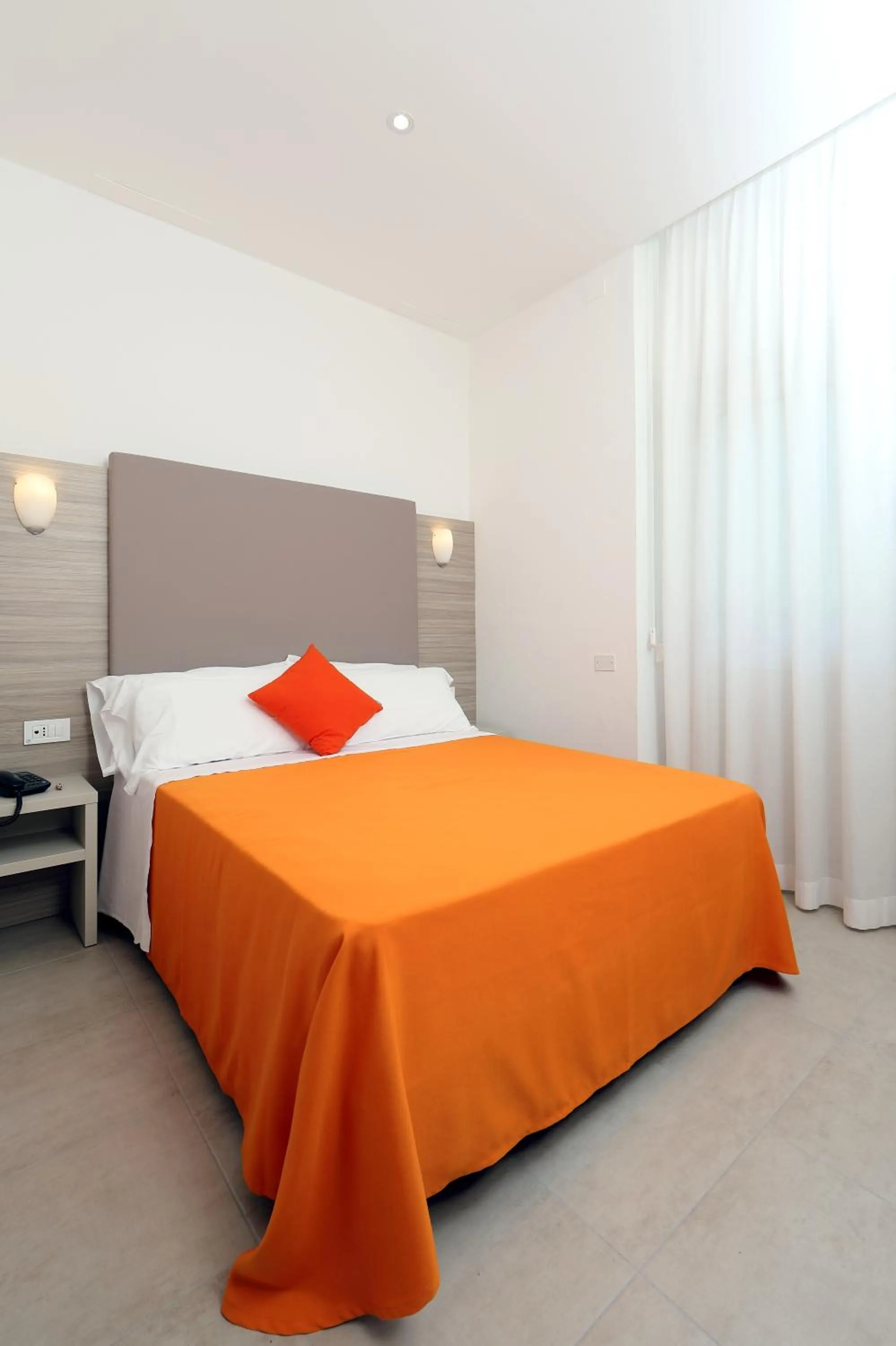 Photo of the whole room in Hotel Simi Lan