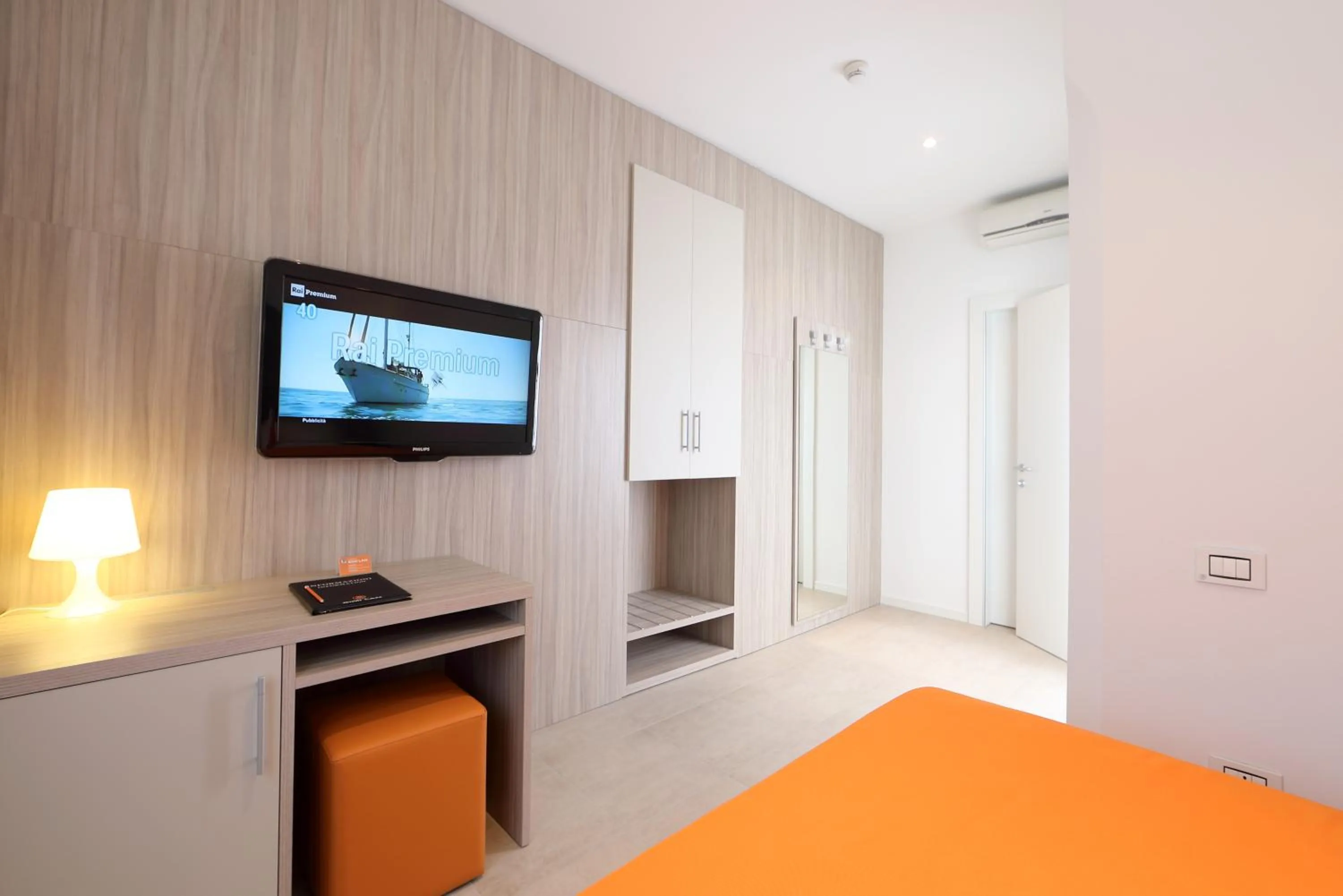 Photo of the whole room in Hotel Simi Lan