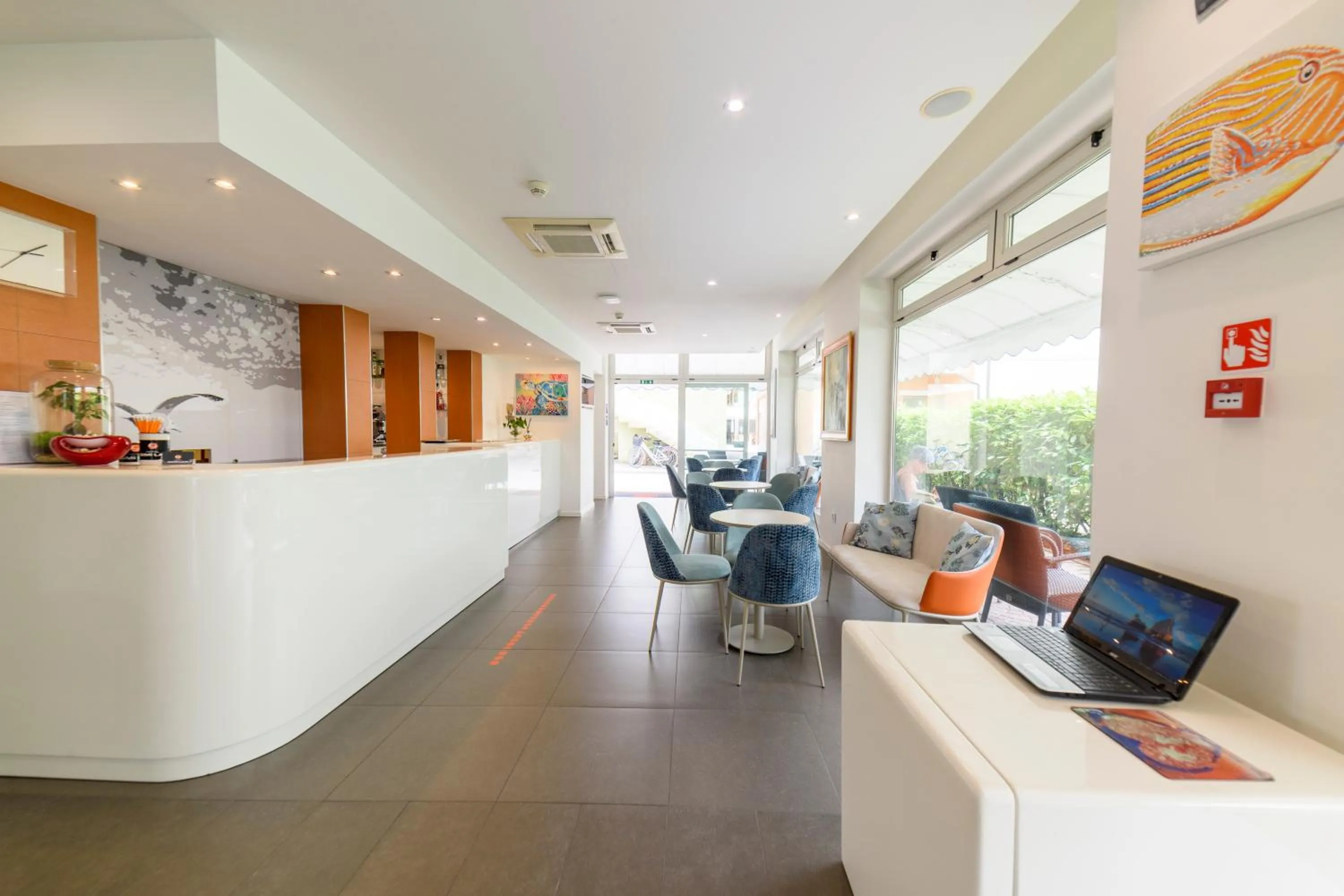 Restaurant/places to eat in Hotel Simi Lan