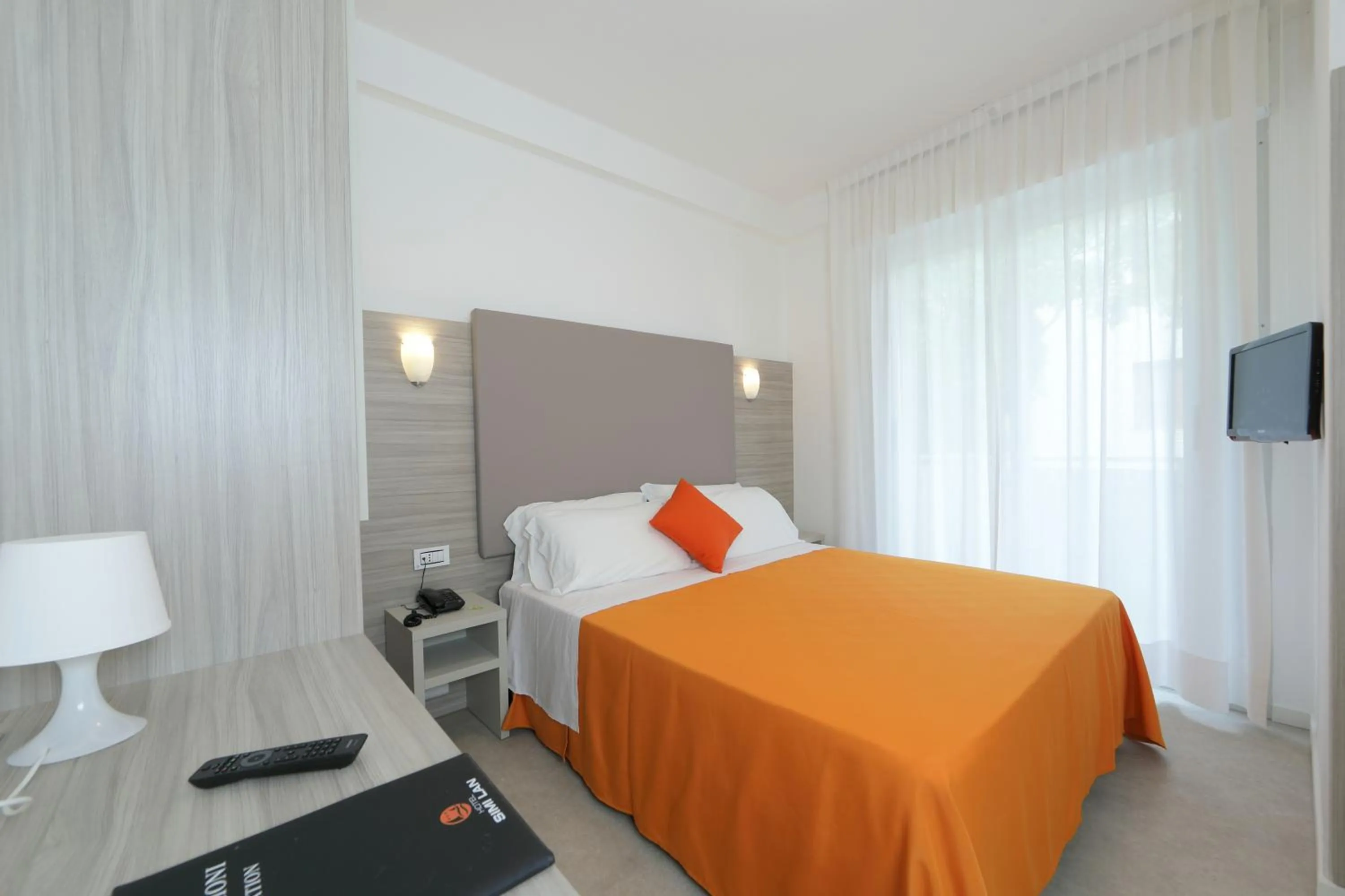 Photo of the whole room in Hotel Simi Lan