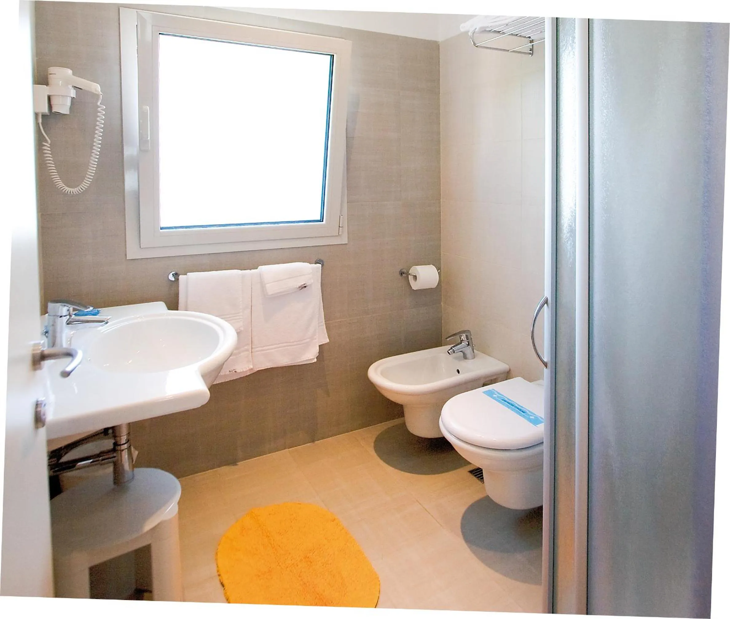 Bathroom in Hotel Simi Lan