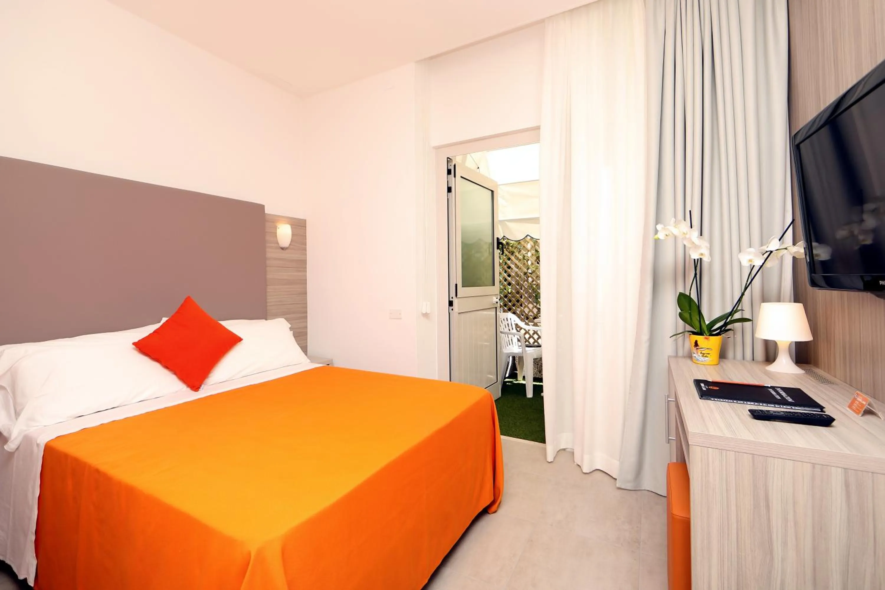 Photo of the whole room in Hotel Simi Lan