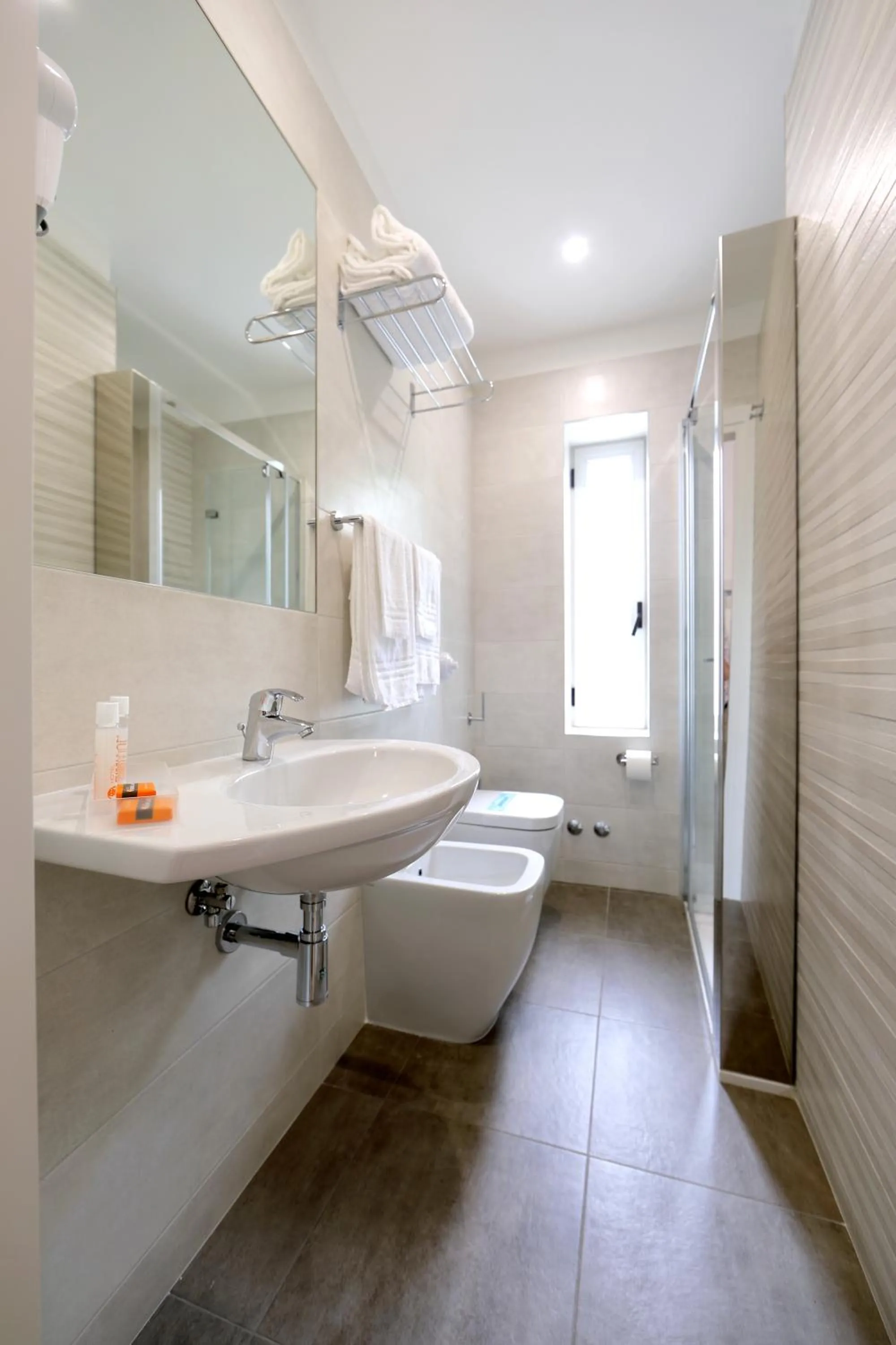 Bathroom in Hotel Simi Lan