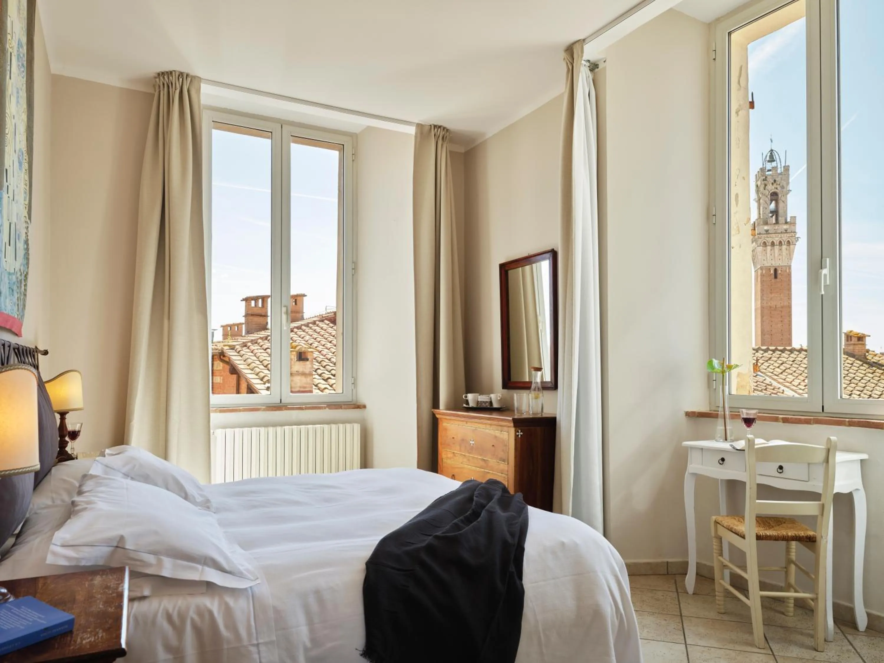 Photo of the whole room, Bed in I Terzi Di Siena - Rooms Only