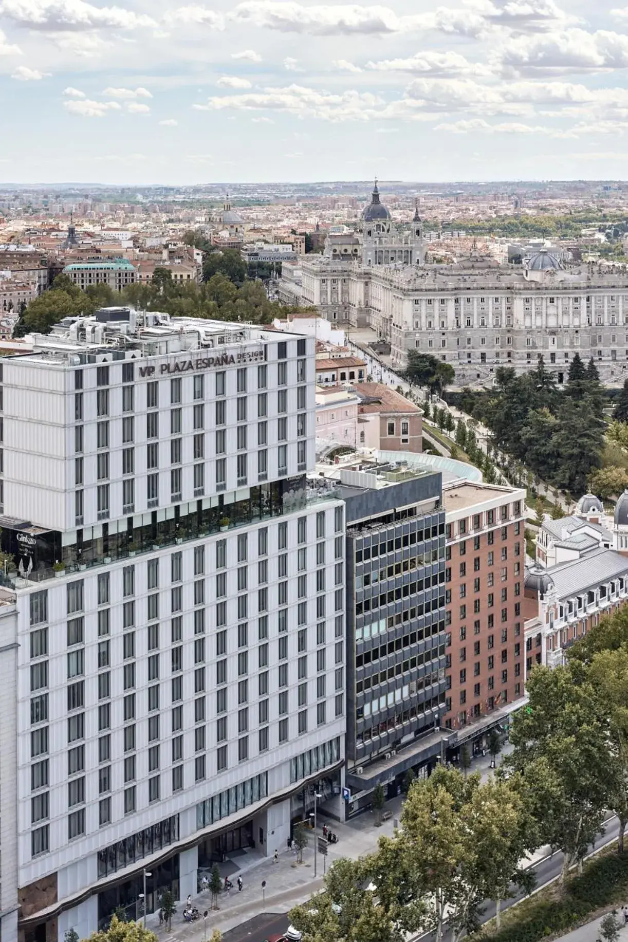 Facade/entrance in VP Plaza España Design Facade/entrance in VP Plaza España Design