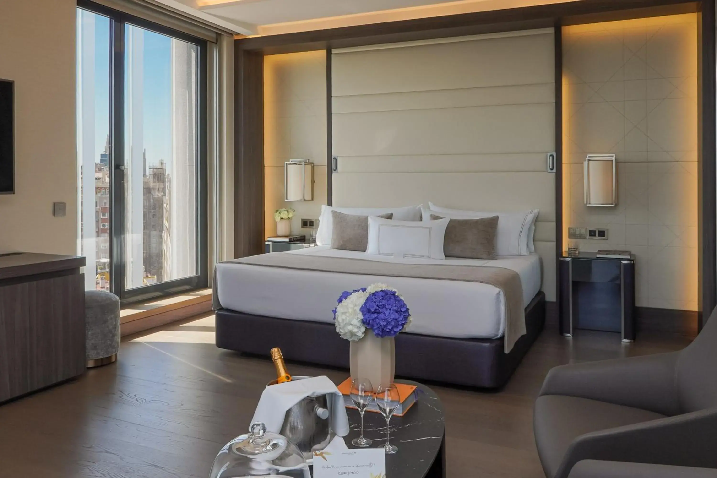 Photo of the whole room, Bed in VP Plaza España Design Photo of the whole room, Bed in VP Plaza España Design