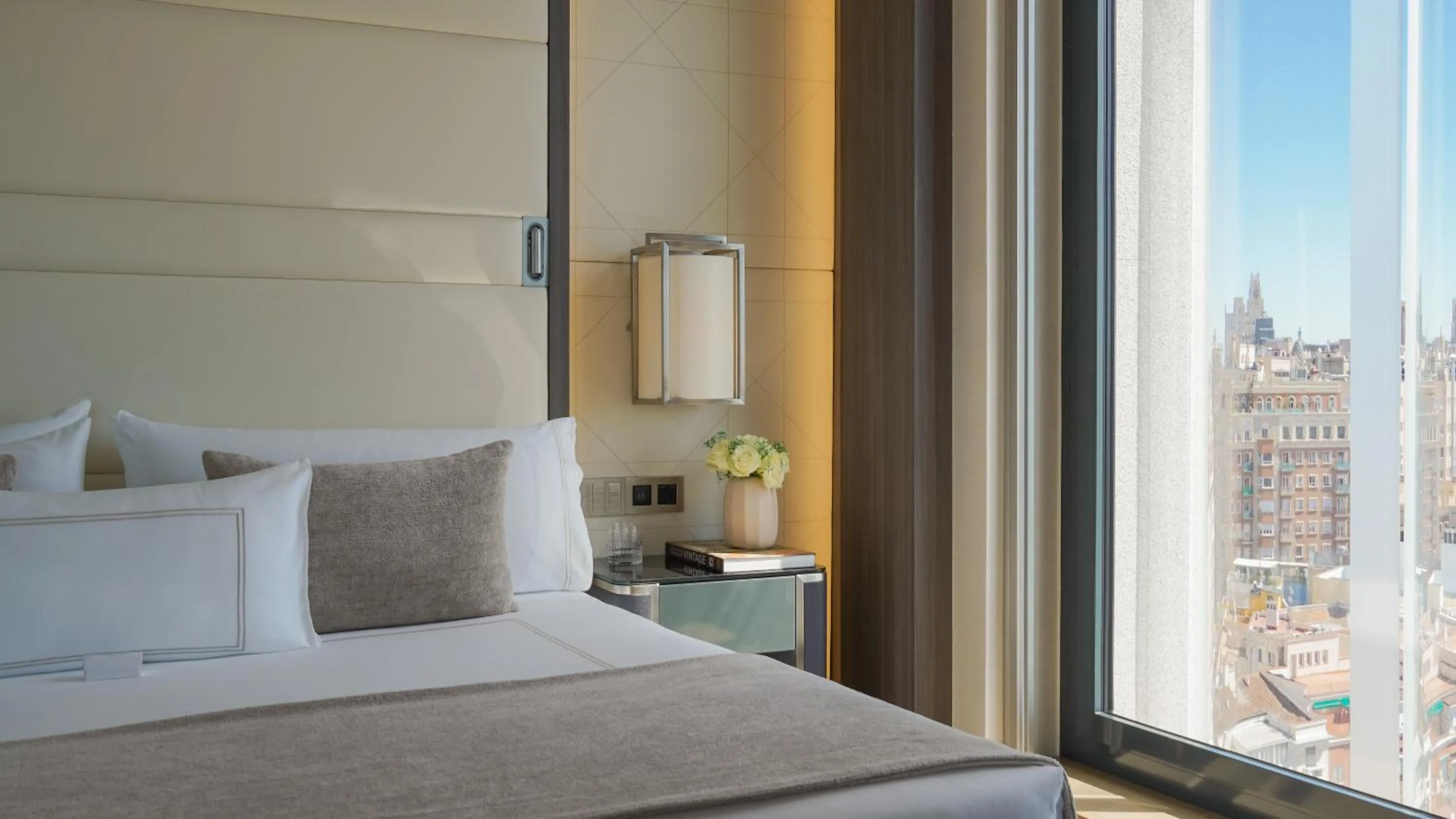 View (from property/room), Bed in VP Plaza España Design