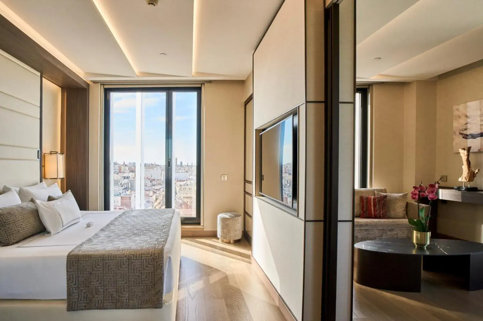 Suite in VP Plaza España Design Suite in VP Plaza España Design