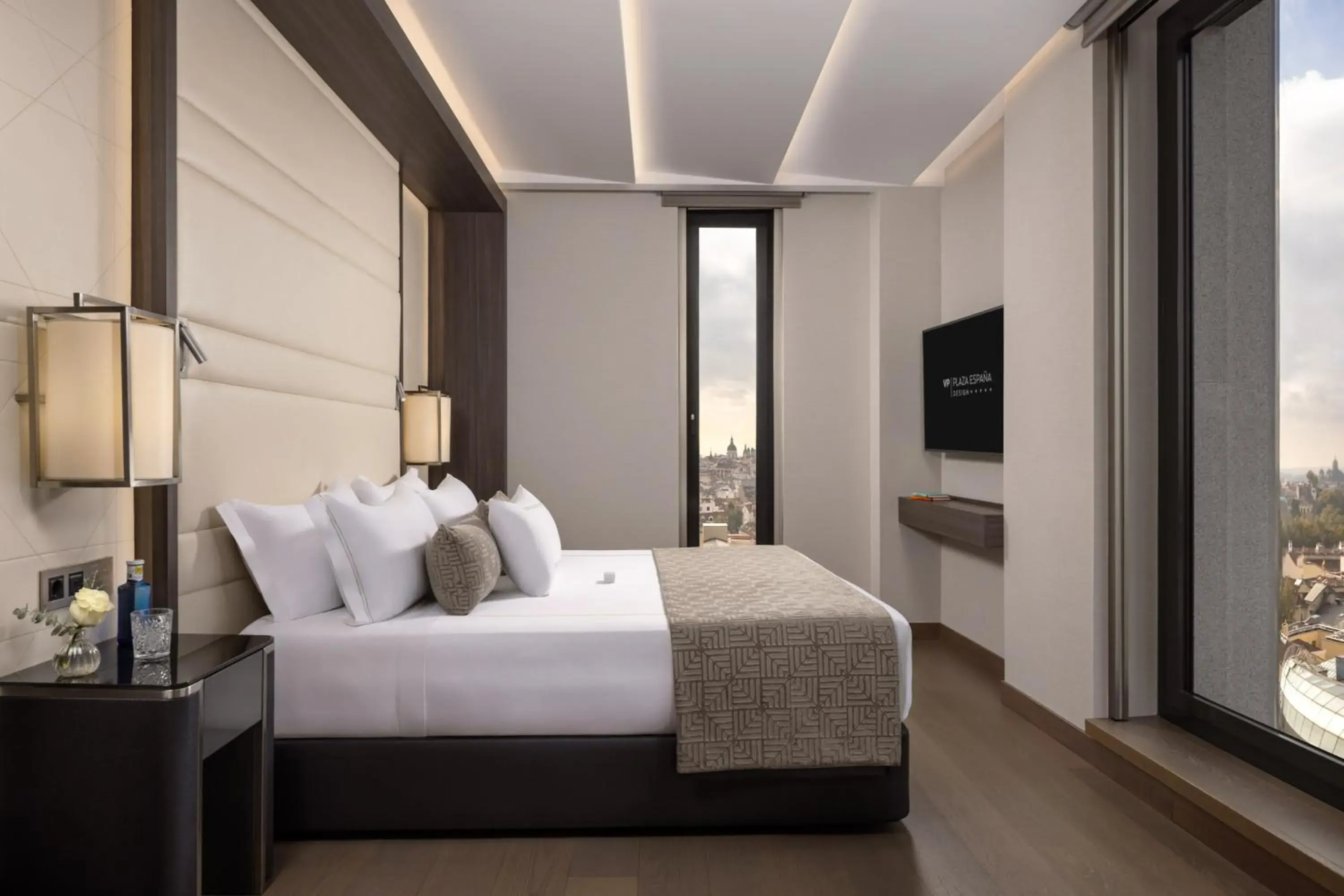 Photo of the whole room, Bed in VP Plaza España Design Photo of the whole room, Bed in VP Plaza España Design