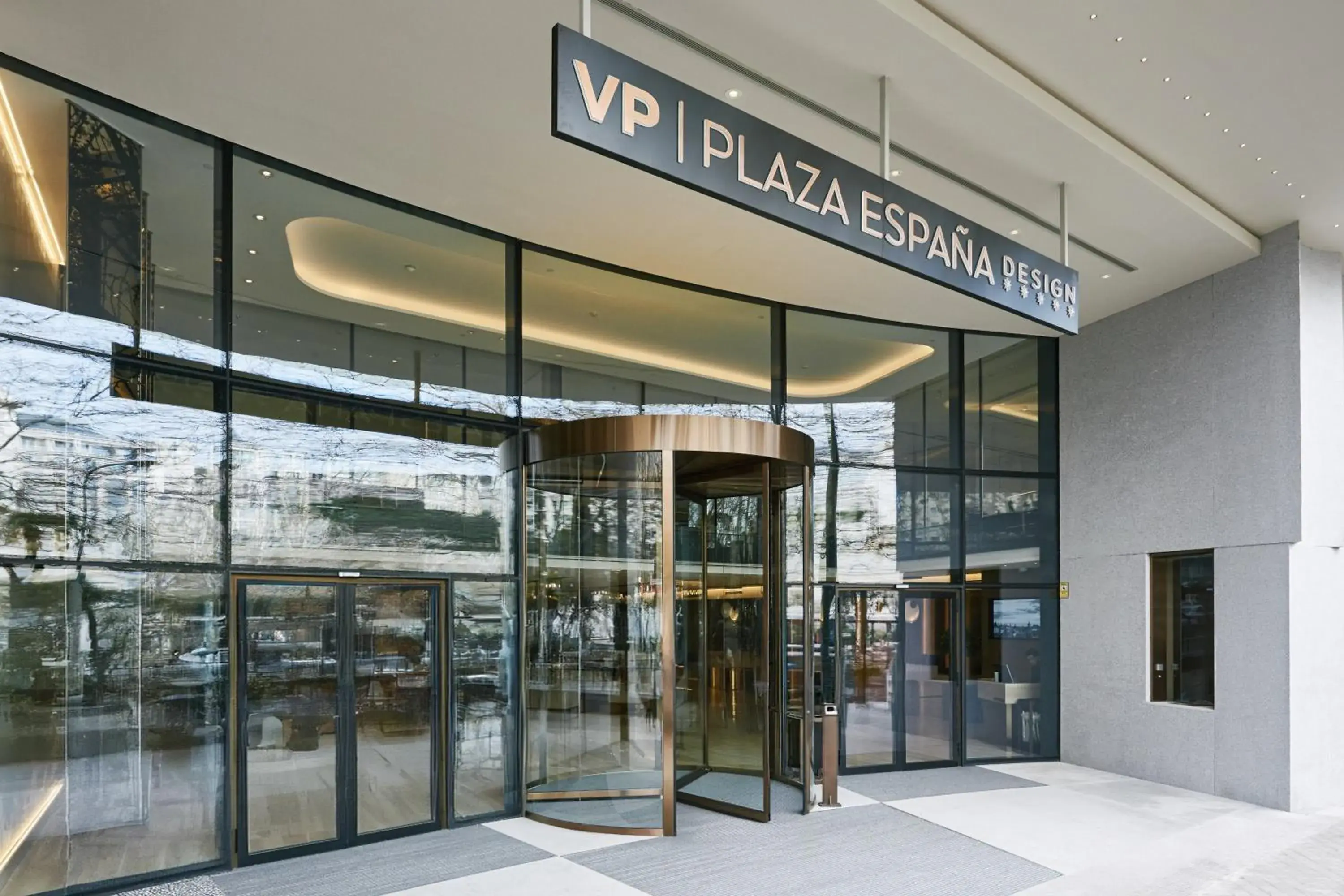 Facade/entrance in VP Plaza España Design Facade/entrance in VP Plaza España Design