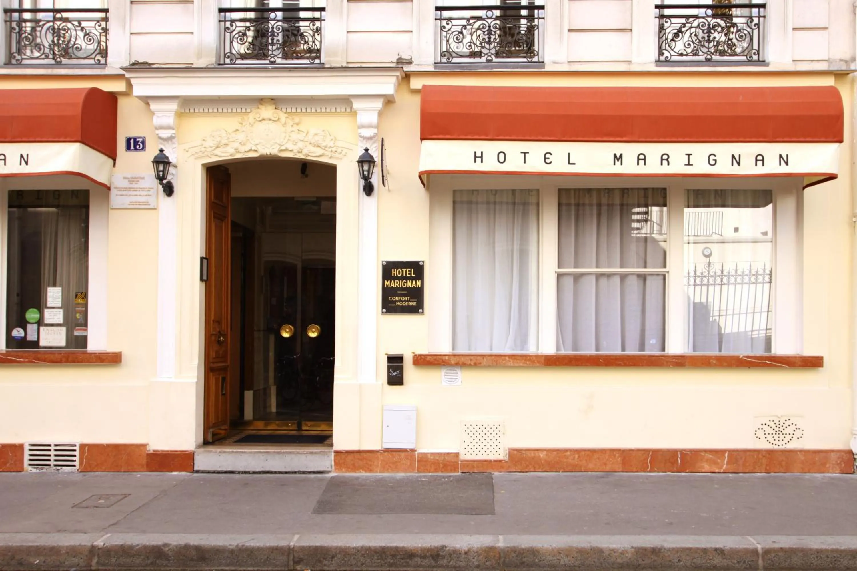 Facade/entrance in Hôtel Marignan