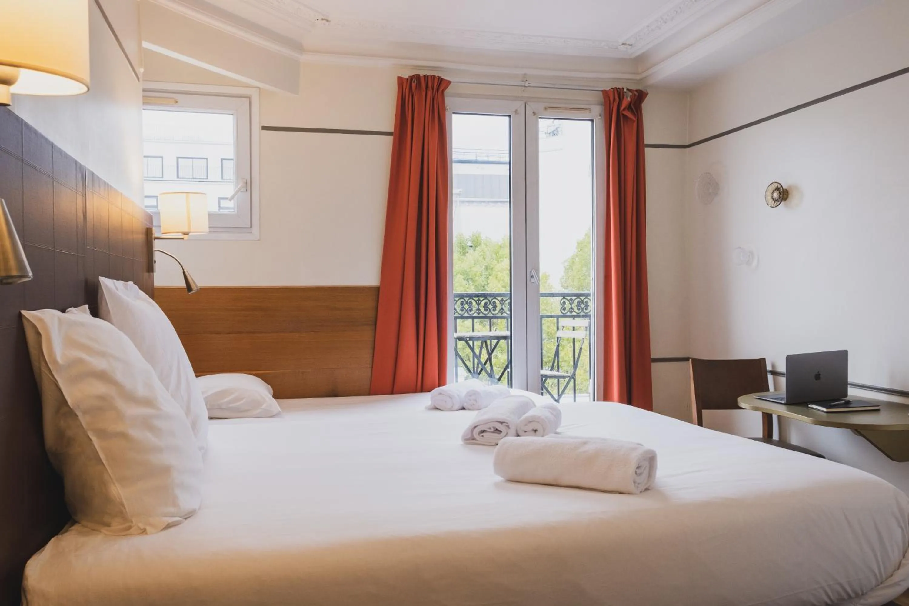 Bed in Hôtel Marignan