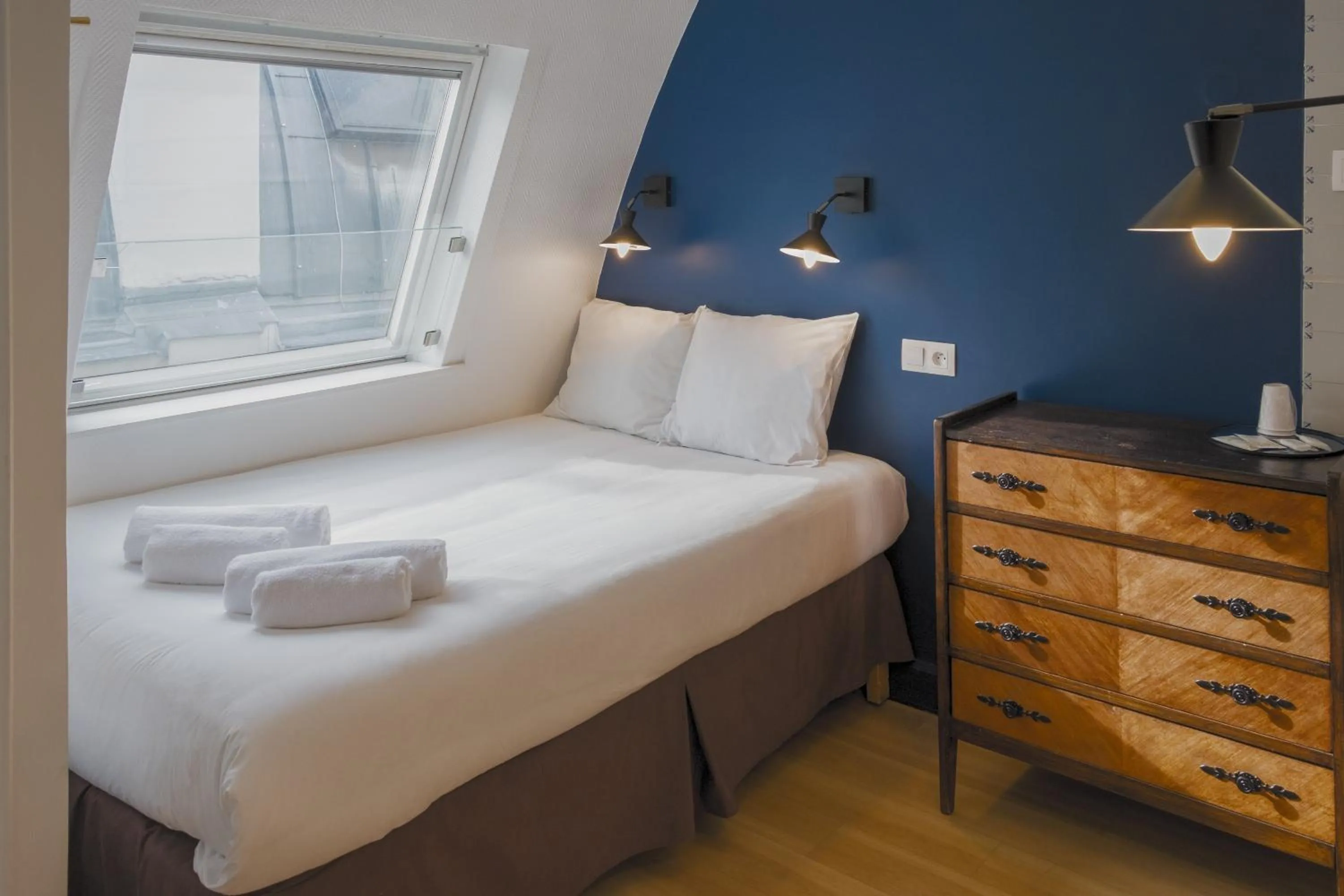 Bed in Hôtel Marignan