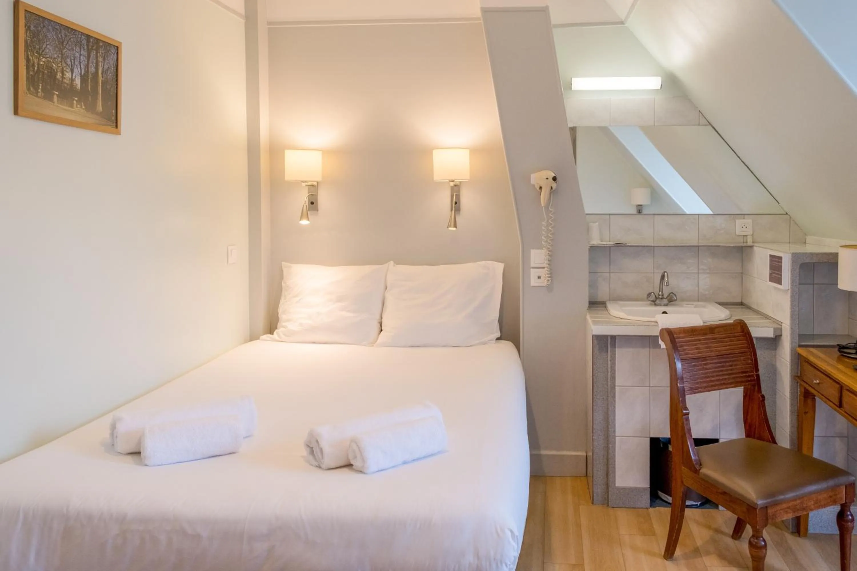 Bed in Hôtel Marignan