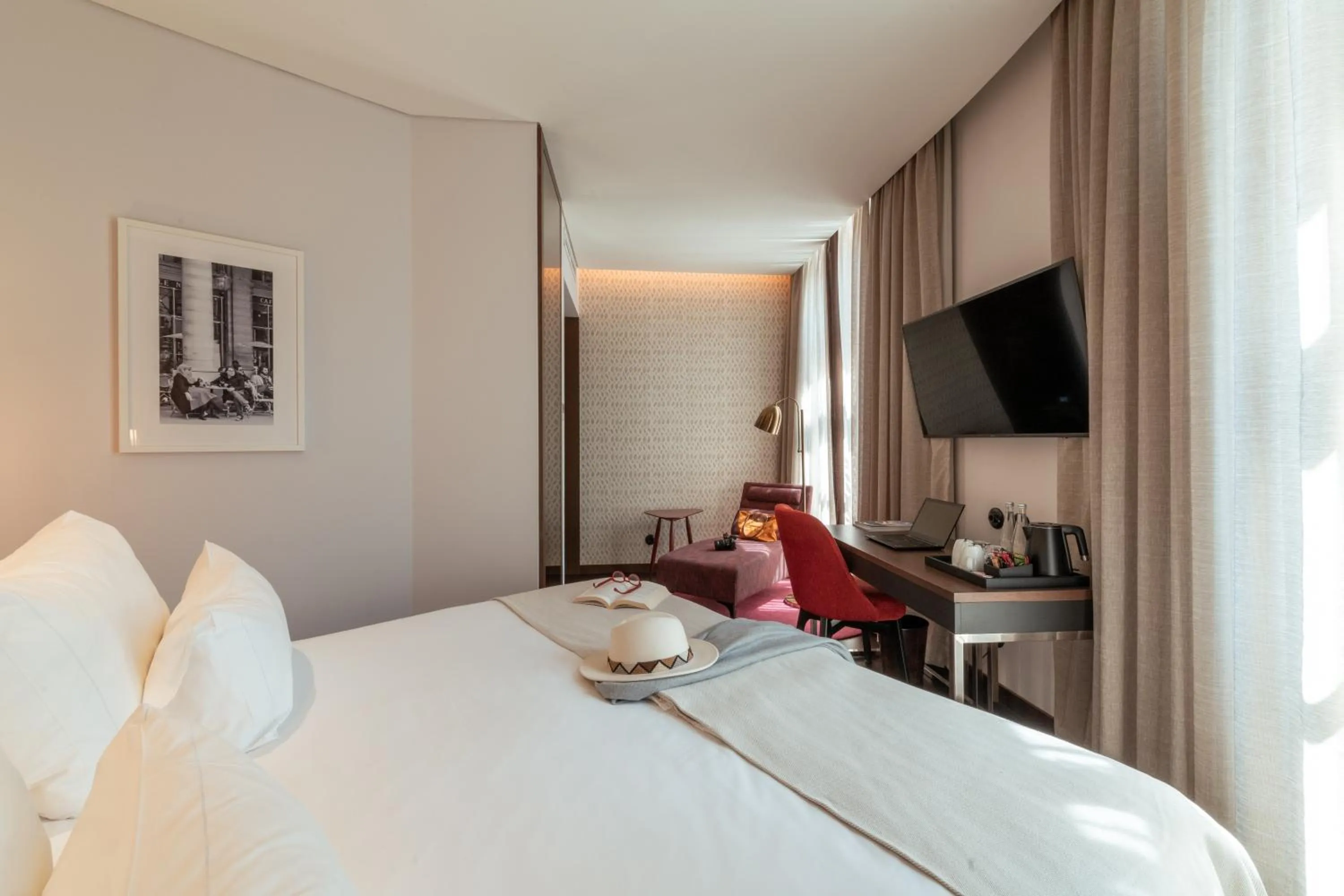 Bedroom, Bed in Pestana Porto - A Brasileira, City Center & Heritage Building