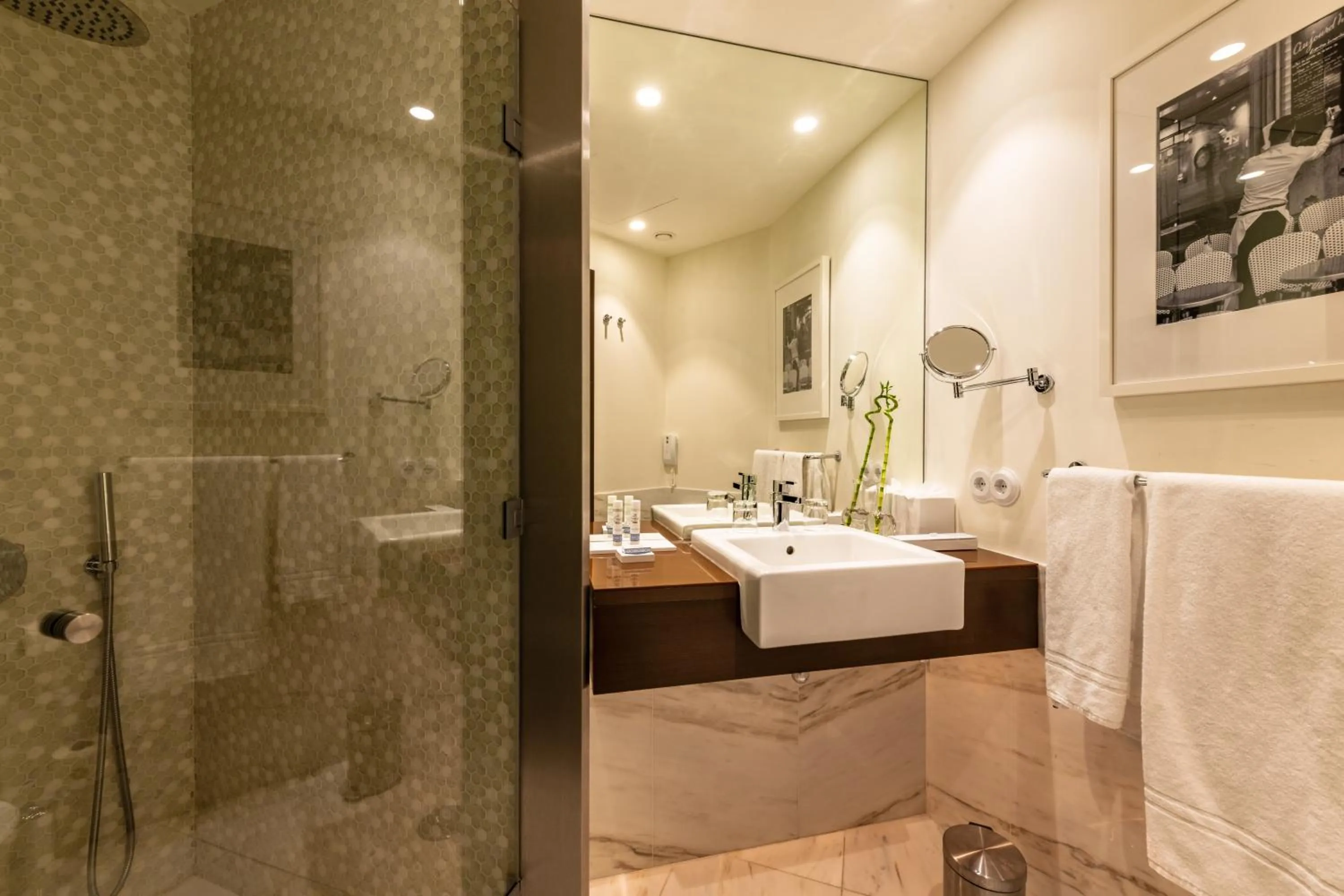 Bathroom in Pestana Porto - A Brasileira, City Center & Heritage Building