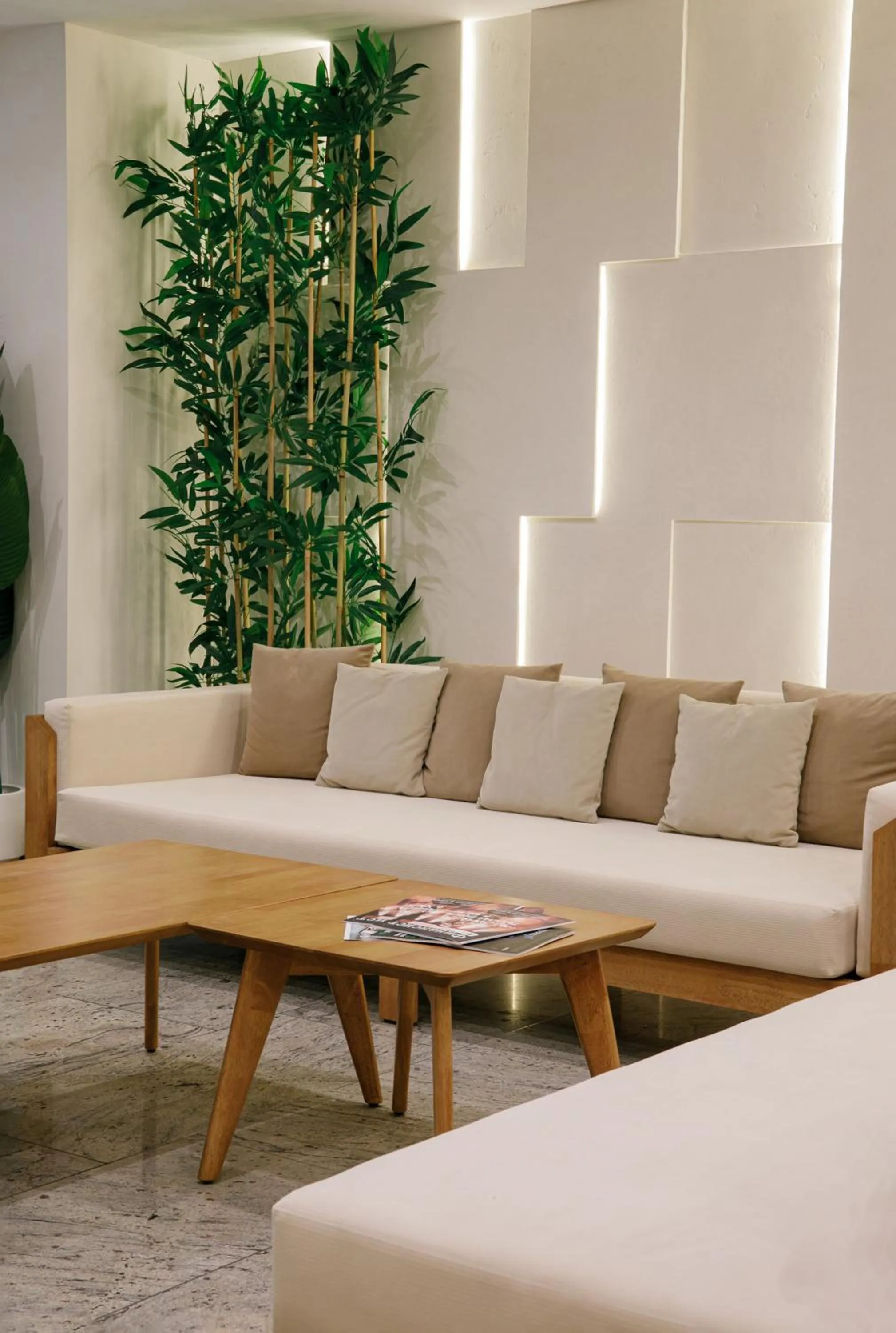 Swimming pool in Rahat Palace Hotel