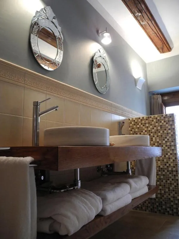 Bathroom, Bed in Hospederia Chapitel