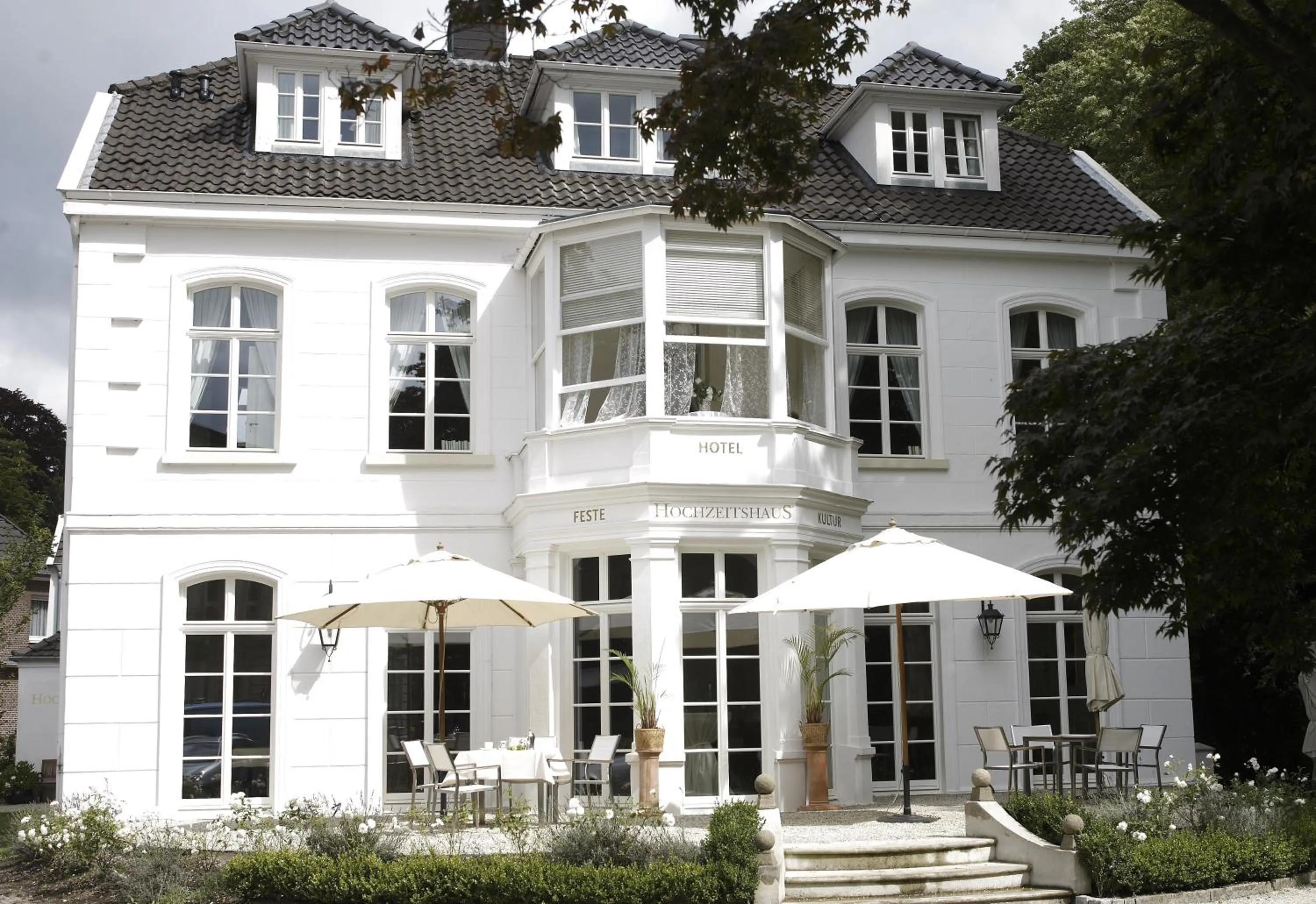 Property building in Hotel Hochzeitshaus