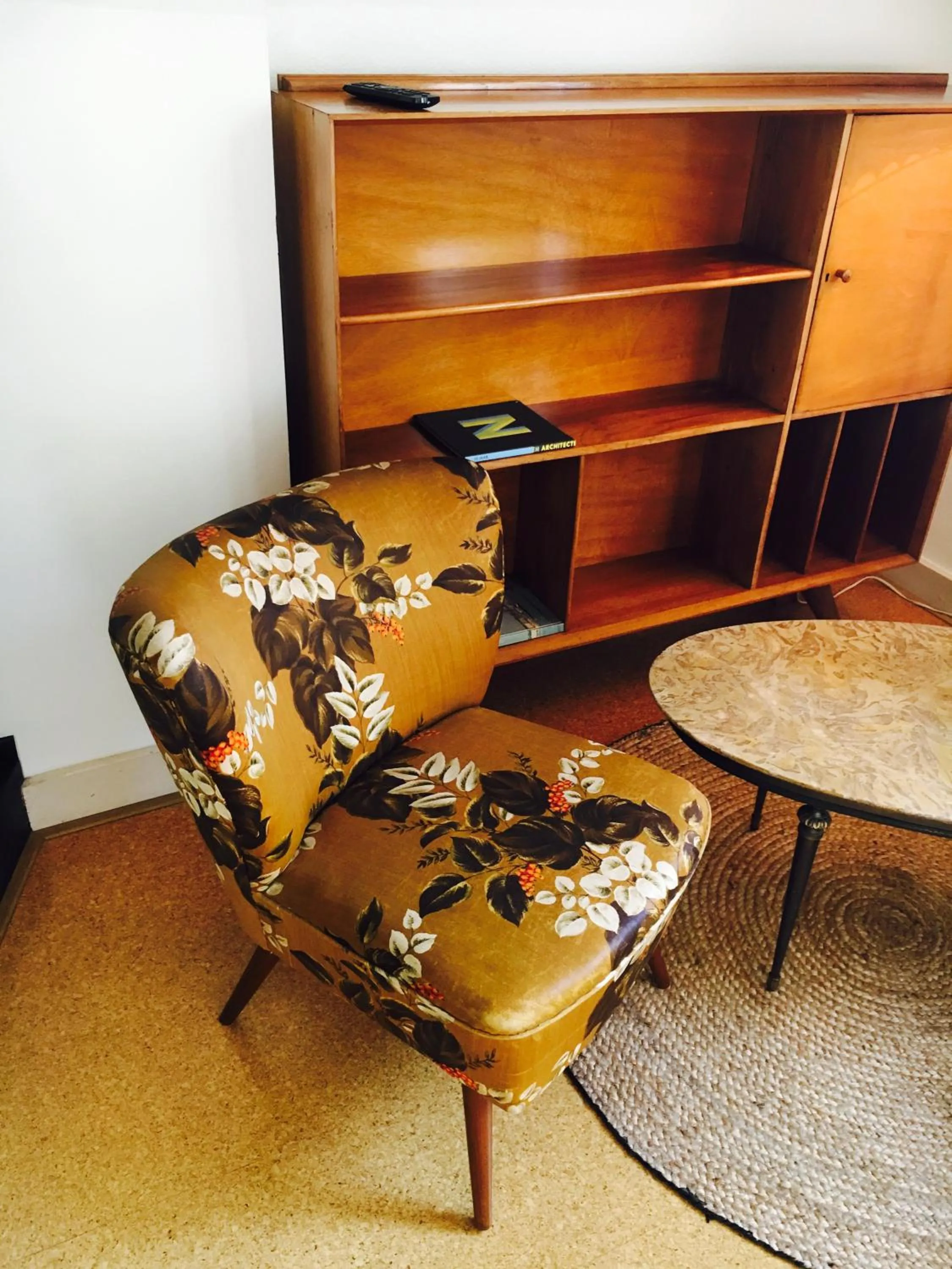 Seating area in Logis Pastis