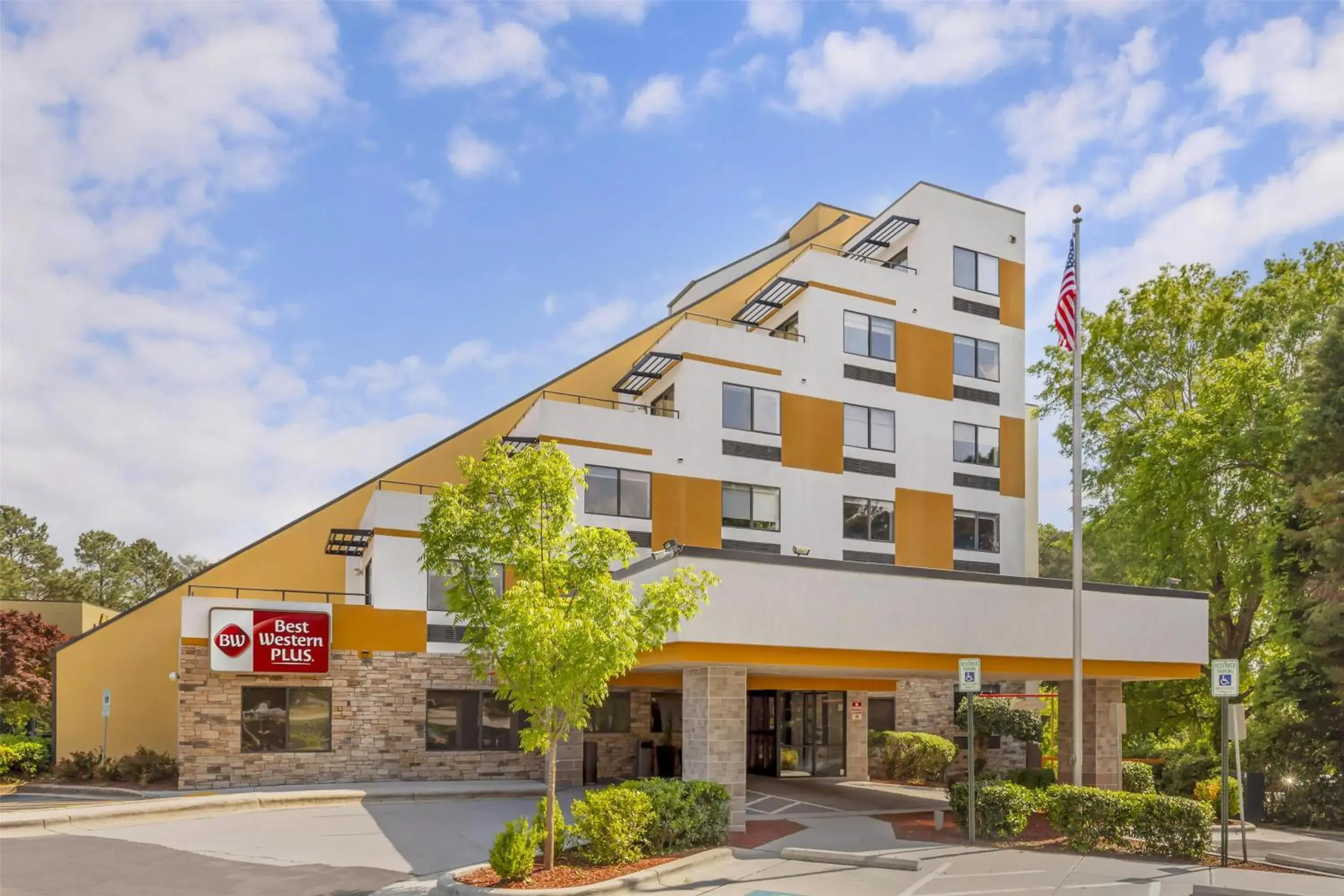 Property building in Best Western Plus Raleigh Crabtree Valley Hotel Property building in Best Western Plus Raleigh Crabtree Valley Hotel