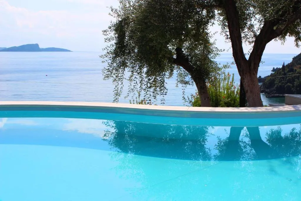Enjoy Lichnos Bay Village, Camping, Hotel and Apartments