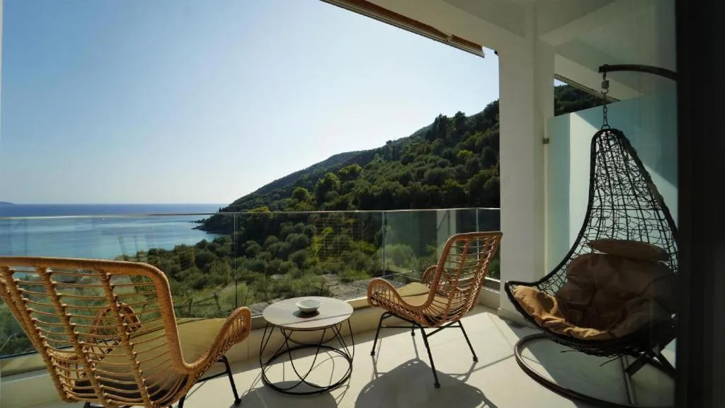 Enjoy Lichnos Bay Village, Camping, Hotel and Apartments