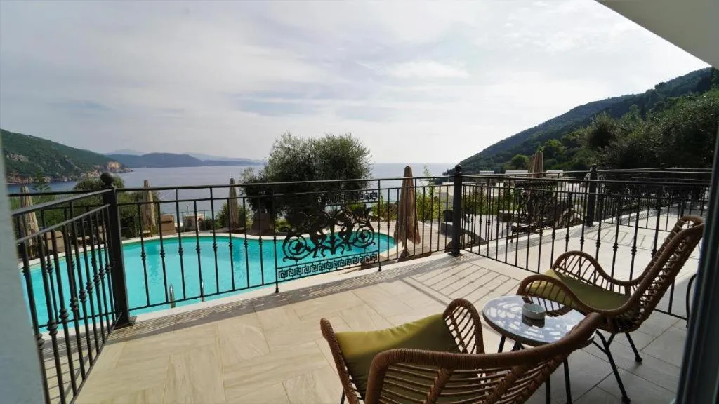 Enjoy Lichnos Bay Village, Camping, Hotel and Apartments