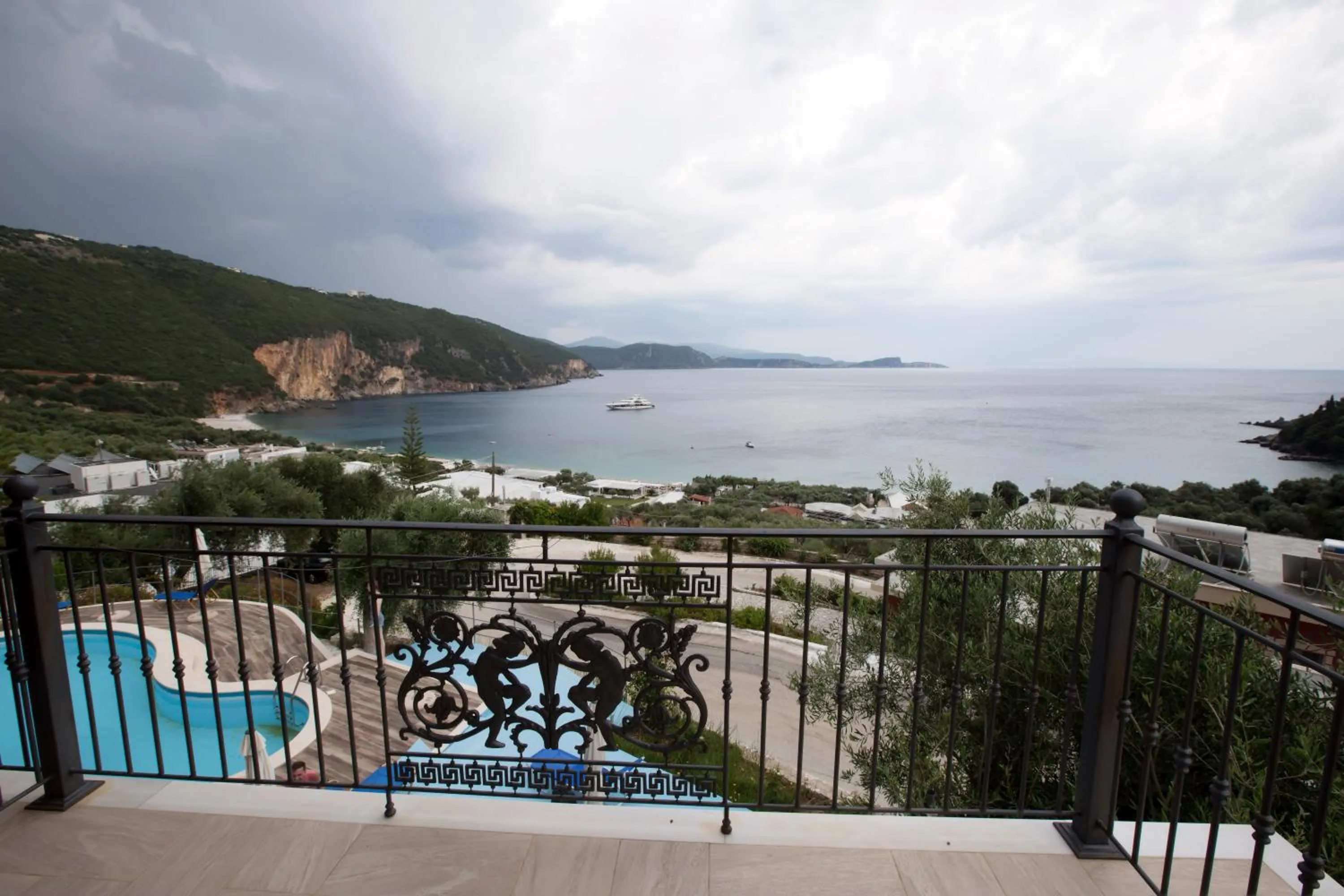 Enjoy Lichnos Bay Village, Camping, Hotel and Apartments