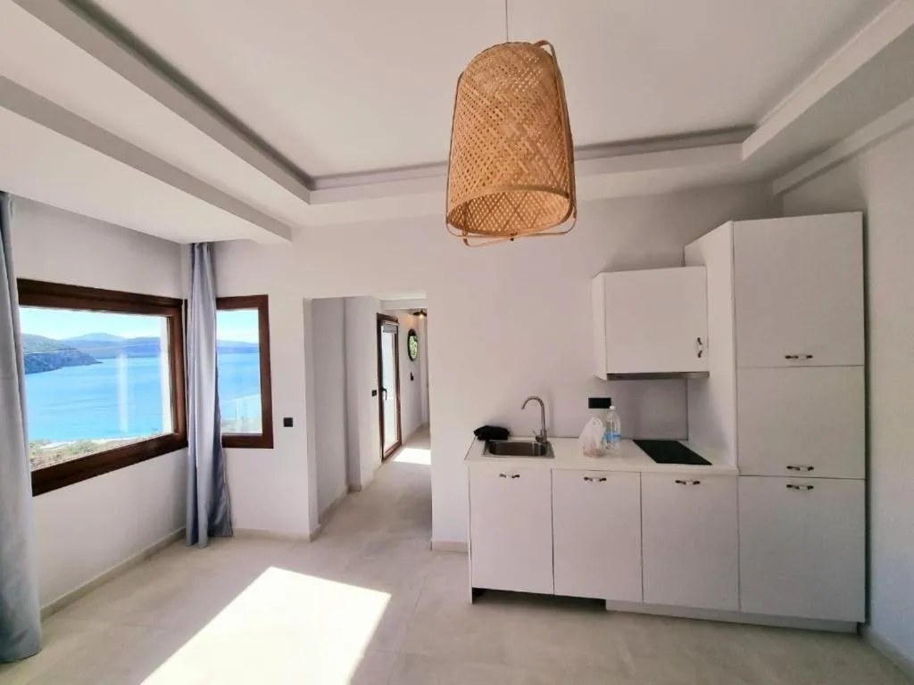 Enjoy Lichnos Bay Village, Camping, Hotel and Apartments