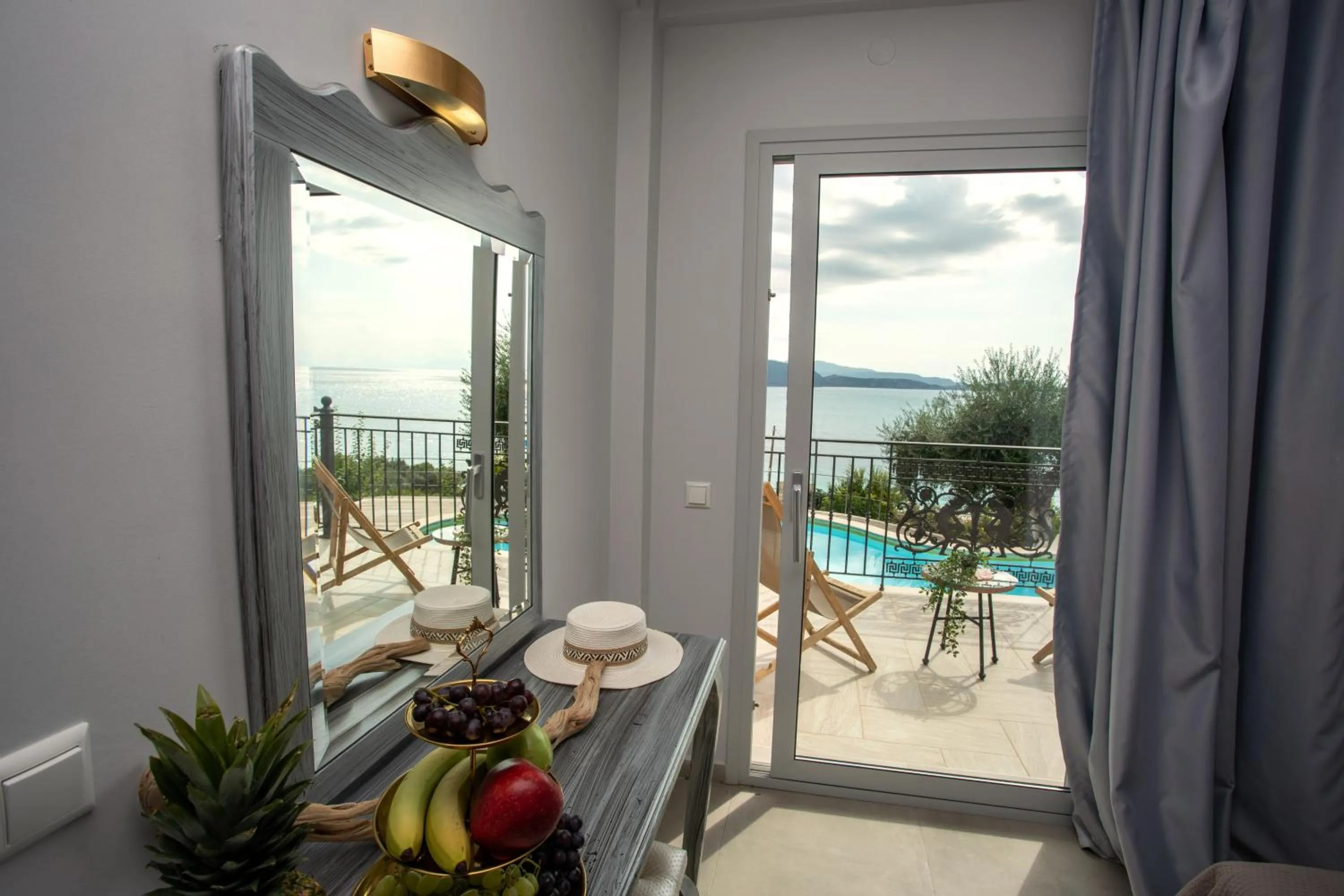 Enjoy Lichnos Bay Village, Camping, Hotel and Apartments