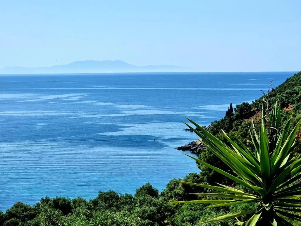 Enjoy Lichnos Bay Village, Camping, Hotel and Apartments