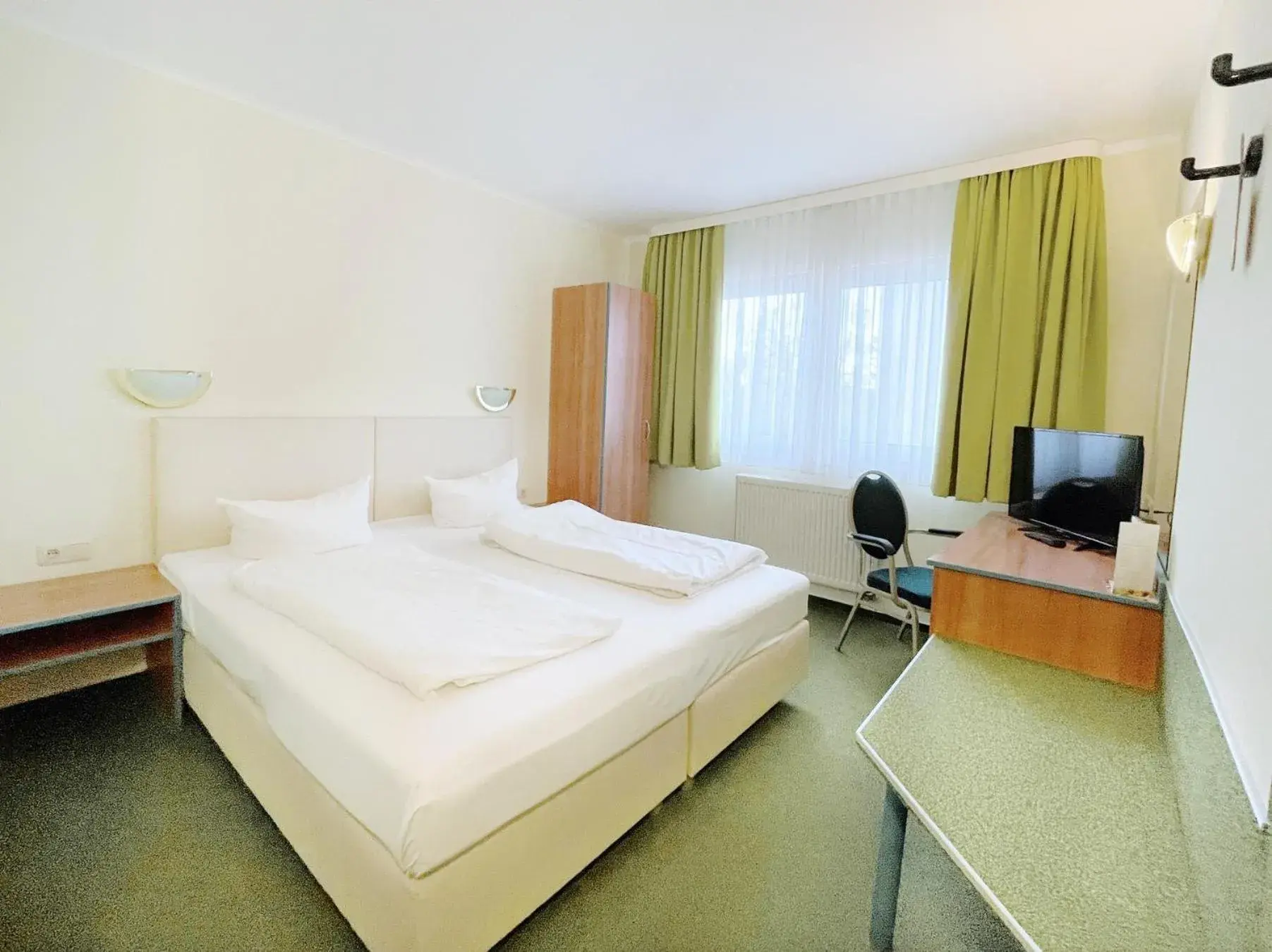 Bed in REGIOHOTEL Halle Leipzig Airport Bed in REGIOHOTEL Halle Leipzig Airport