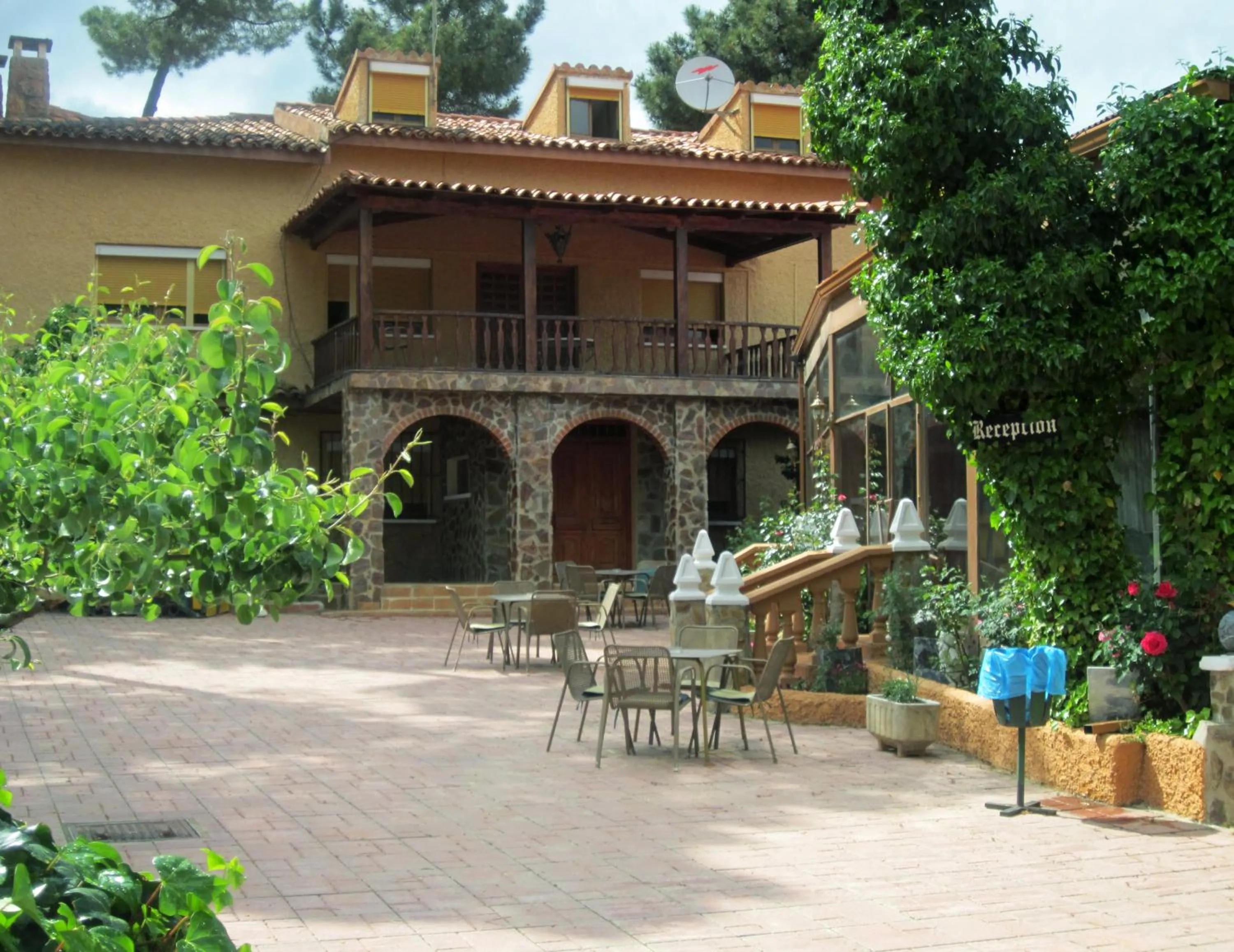 Facade/entrance in Hotel Rural Don Quijote