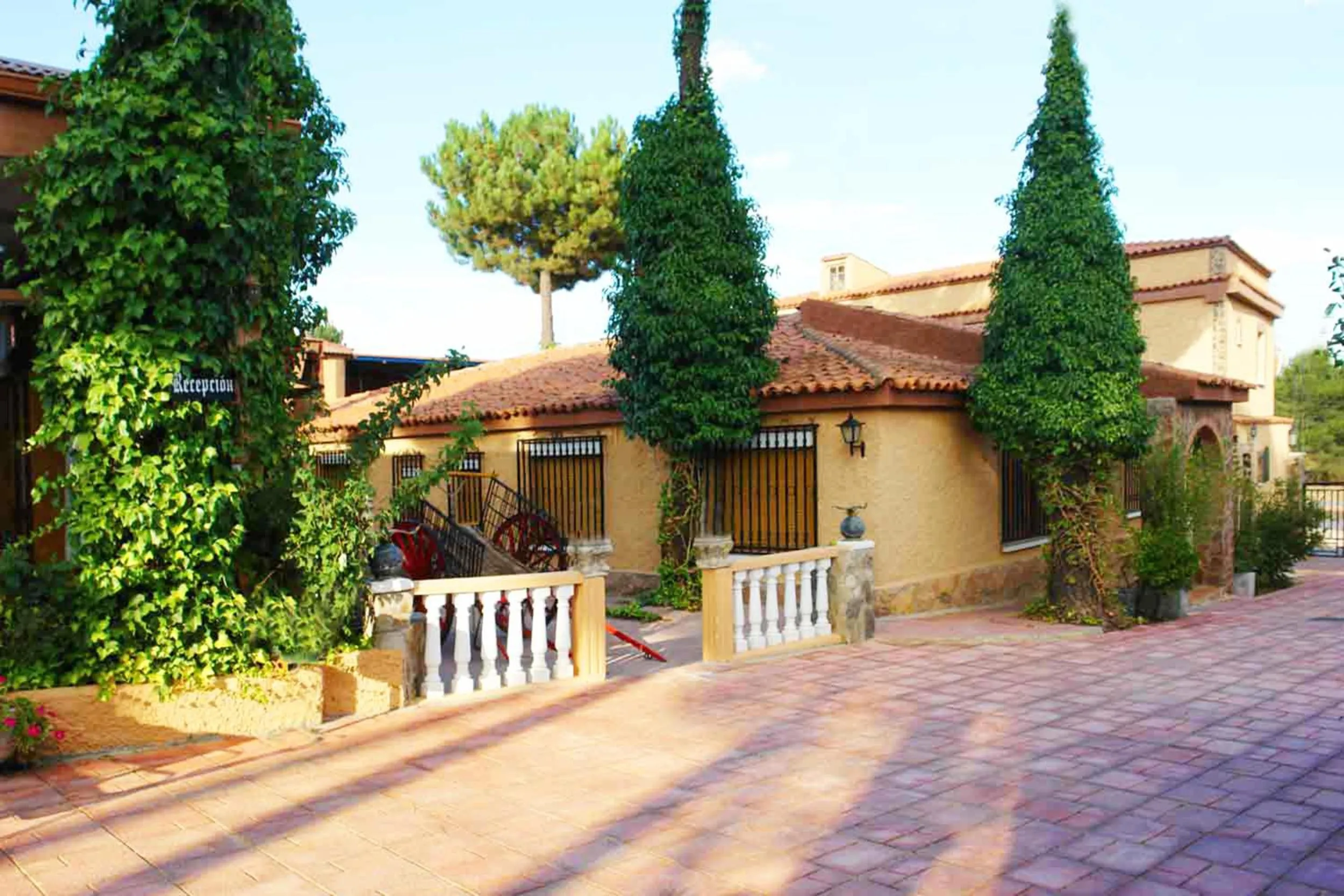 Facade/entrance in Hotel Rural Don Quijote