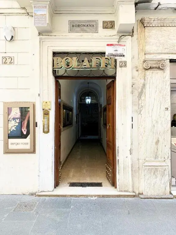 Classic Apartment in Piazza di Spagna Prestige Classic Apartment in Piazza di Spagna Prestige