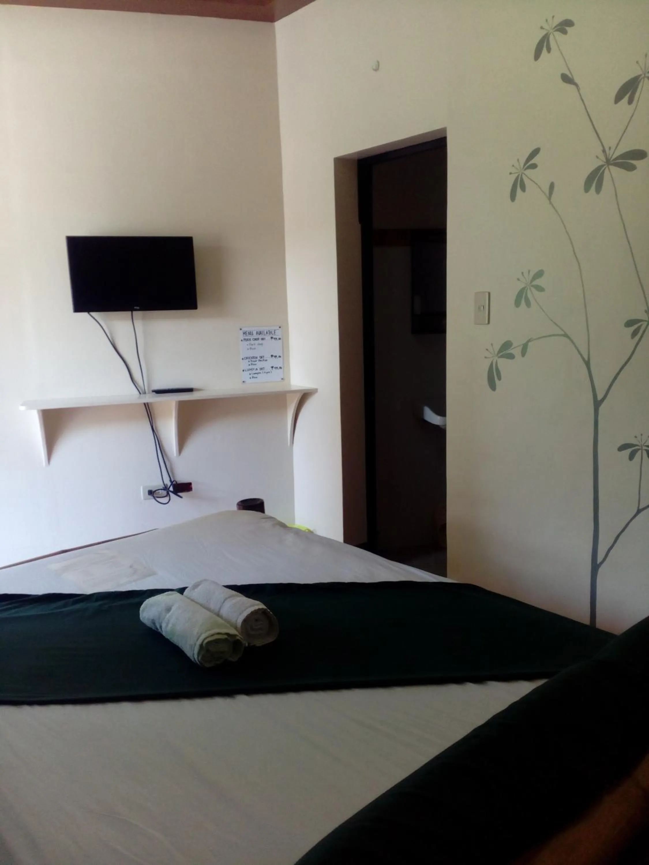 Communal lounge/ TV room, Bed in Greenhut Pension & Bar