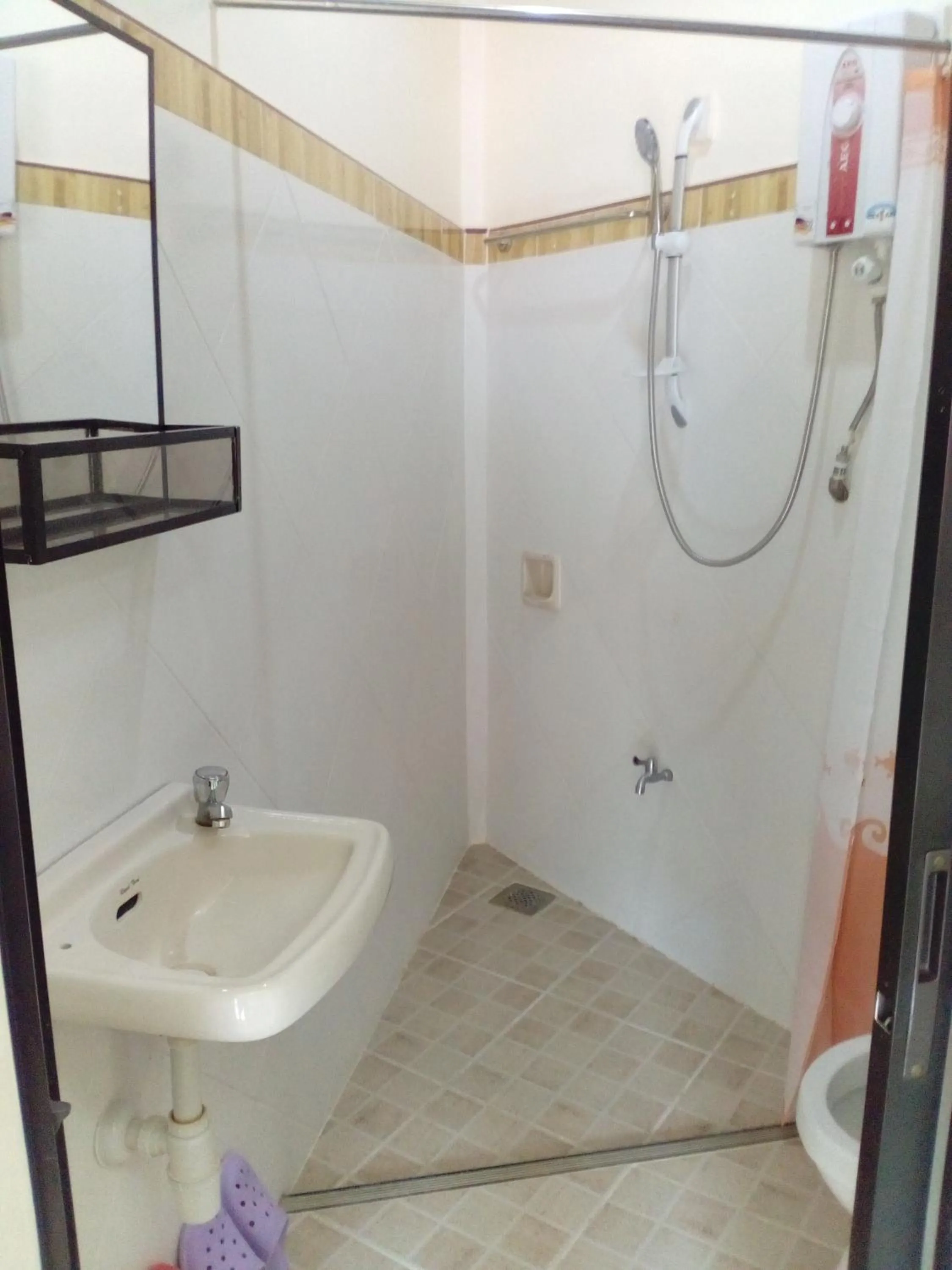 Shower in Greenhut Pension & Bar