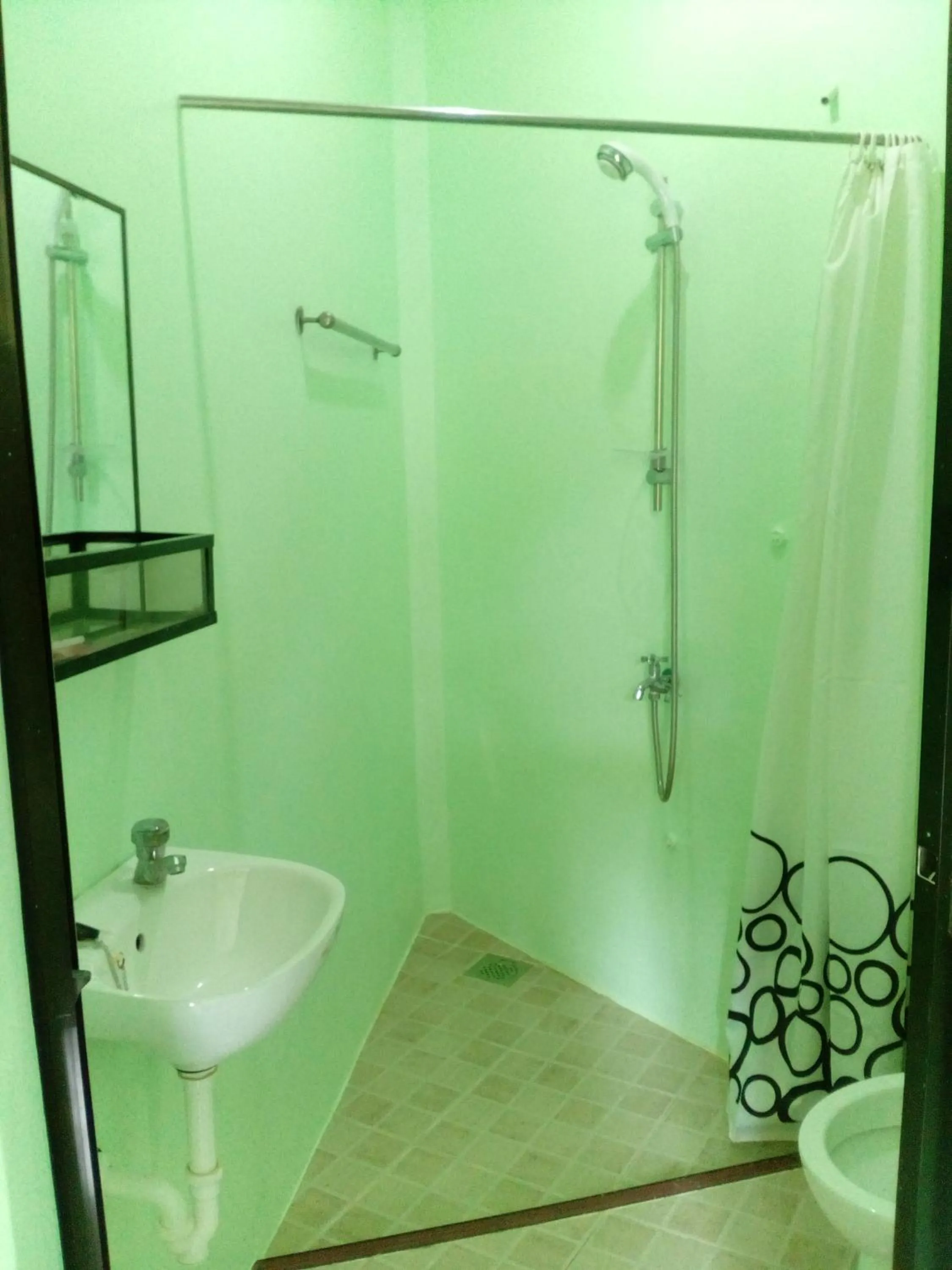 Shower in Greenhut Pension & Bar
