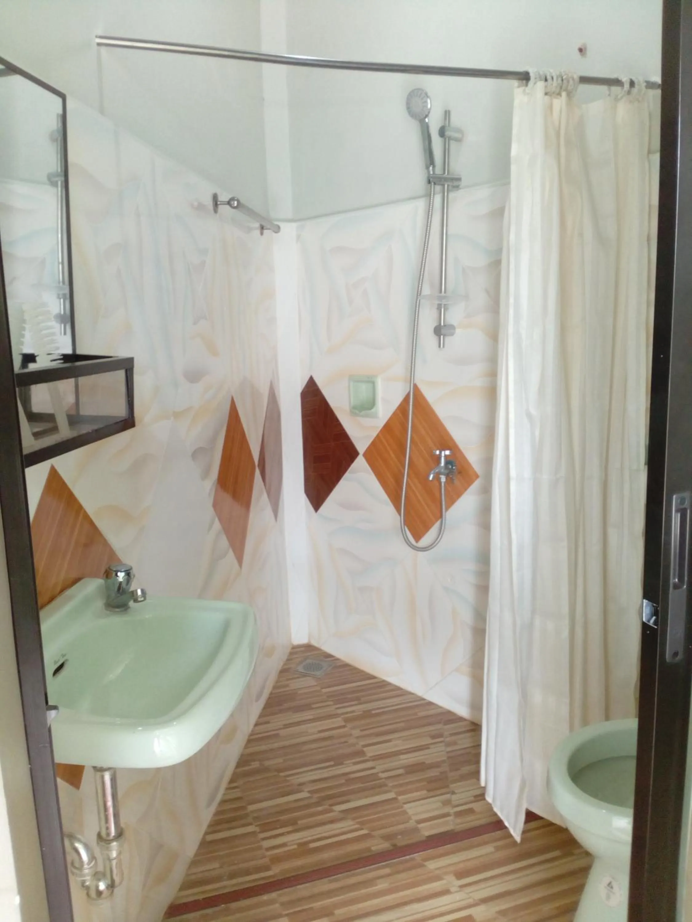 Shower in Greenhut Pension & Bar