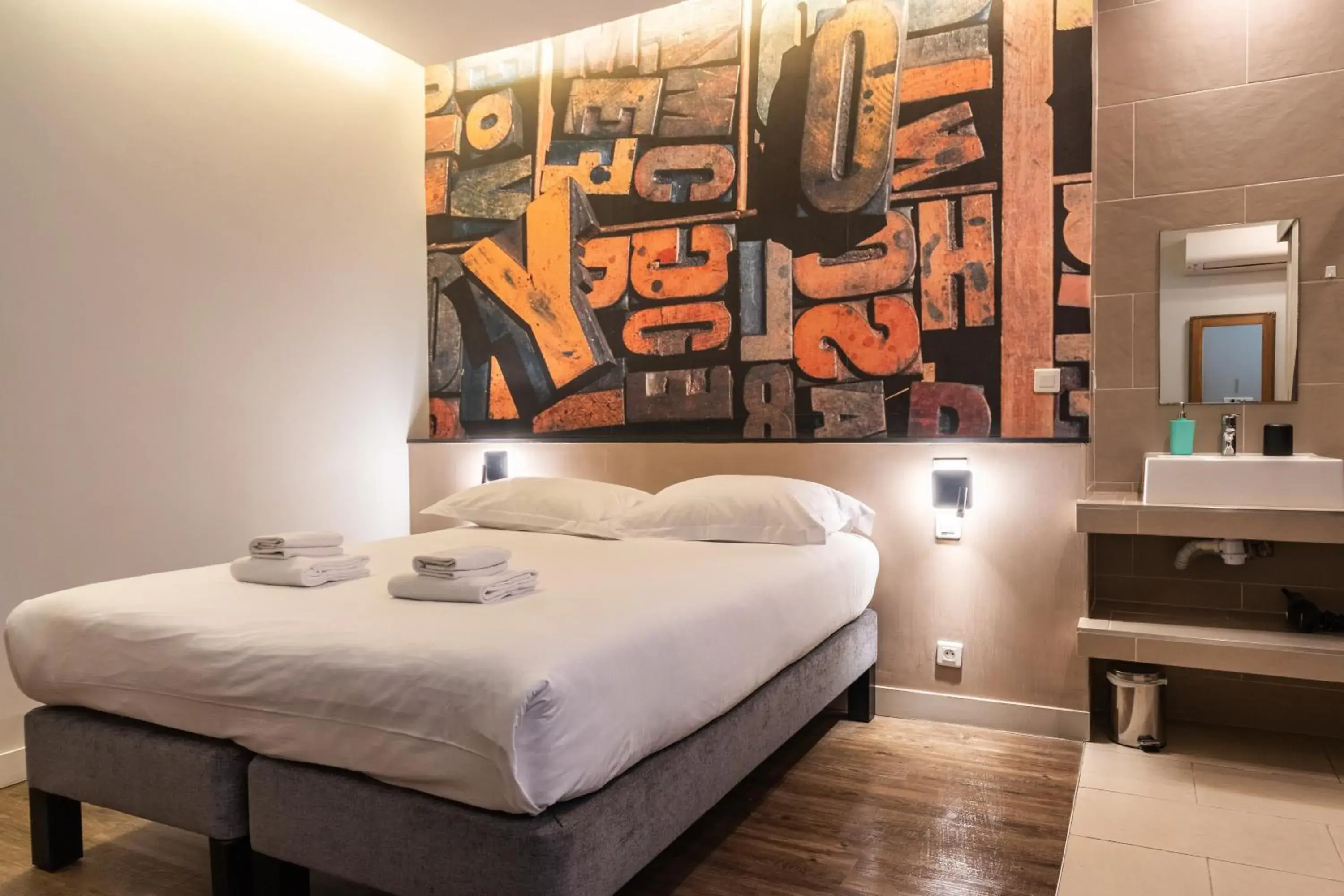 Bed in Urban Style Bordeaux Centre Hotel de la Presse Bed in Urban Style Bordeaux Centre Hotel de la Presse