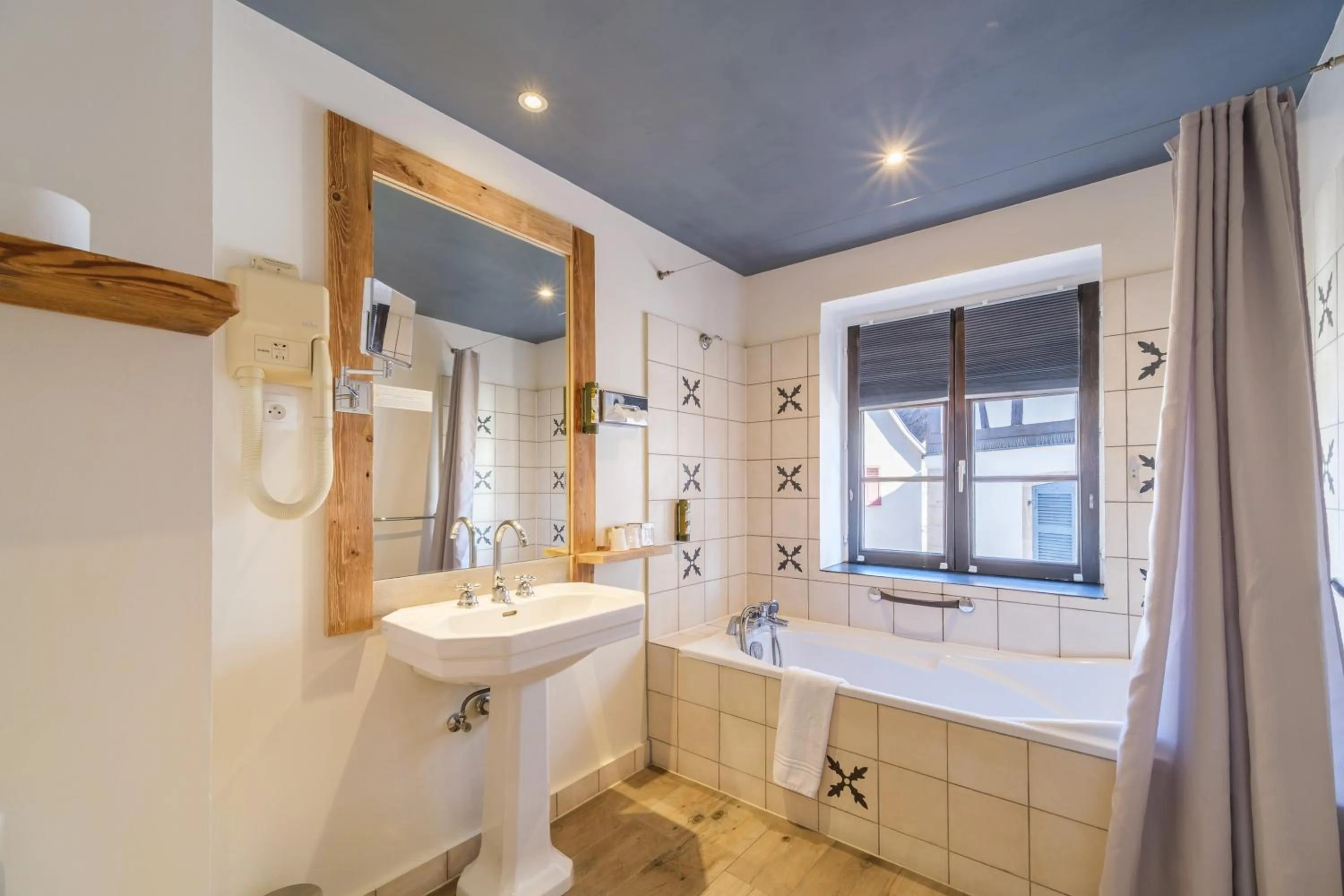 Bathroom in L'Hostellerie du Château