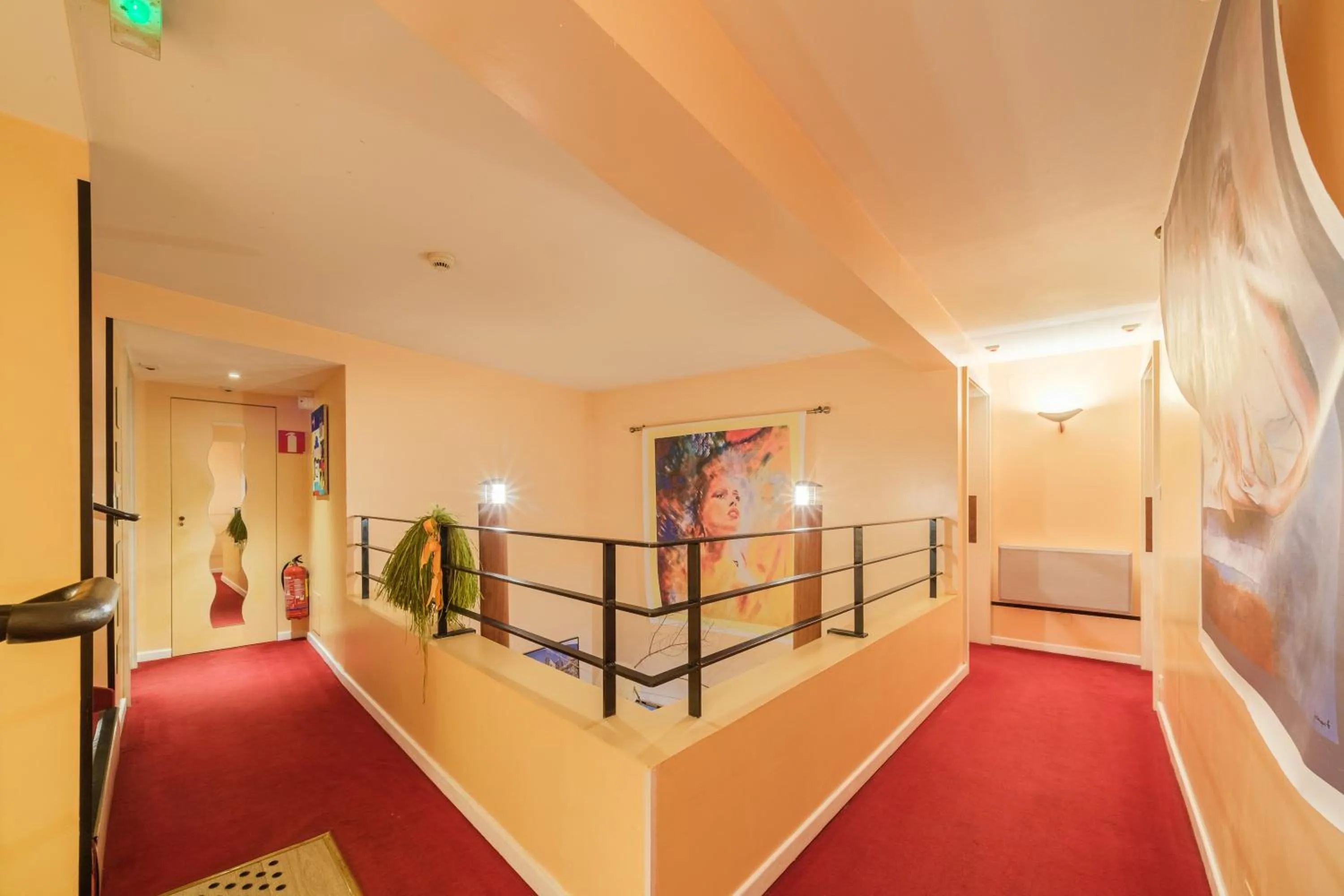 Property building, Bed in L'Hostellerie du Château