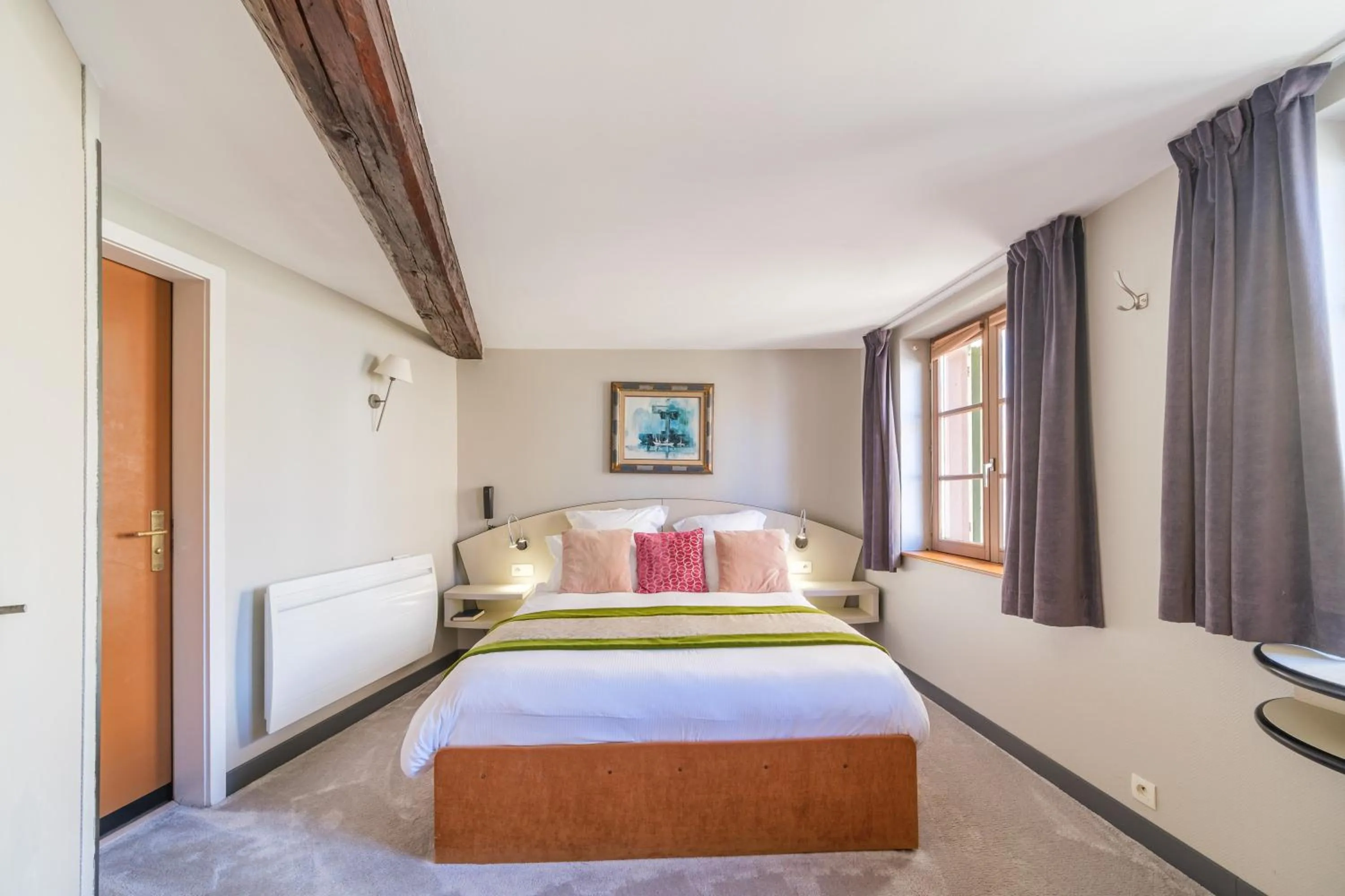 Bedroom, Bed in L'Hostellerie du Château